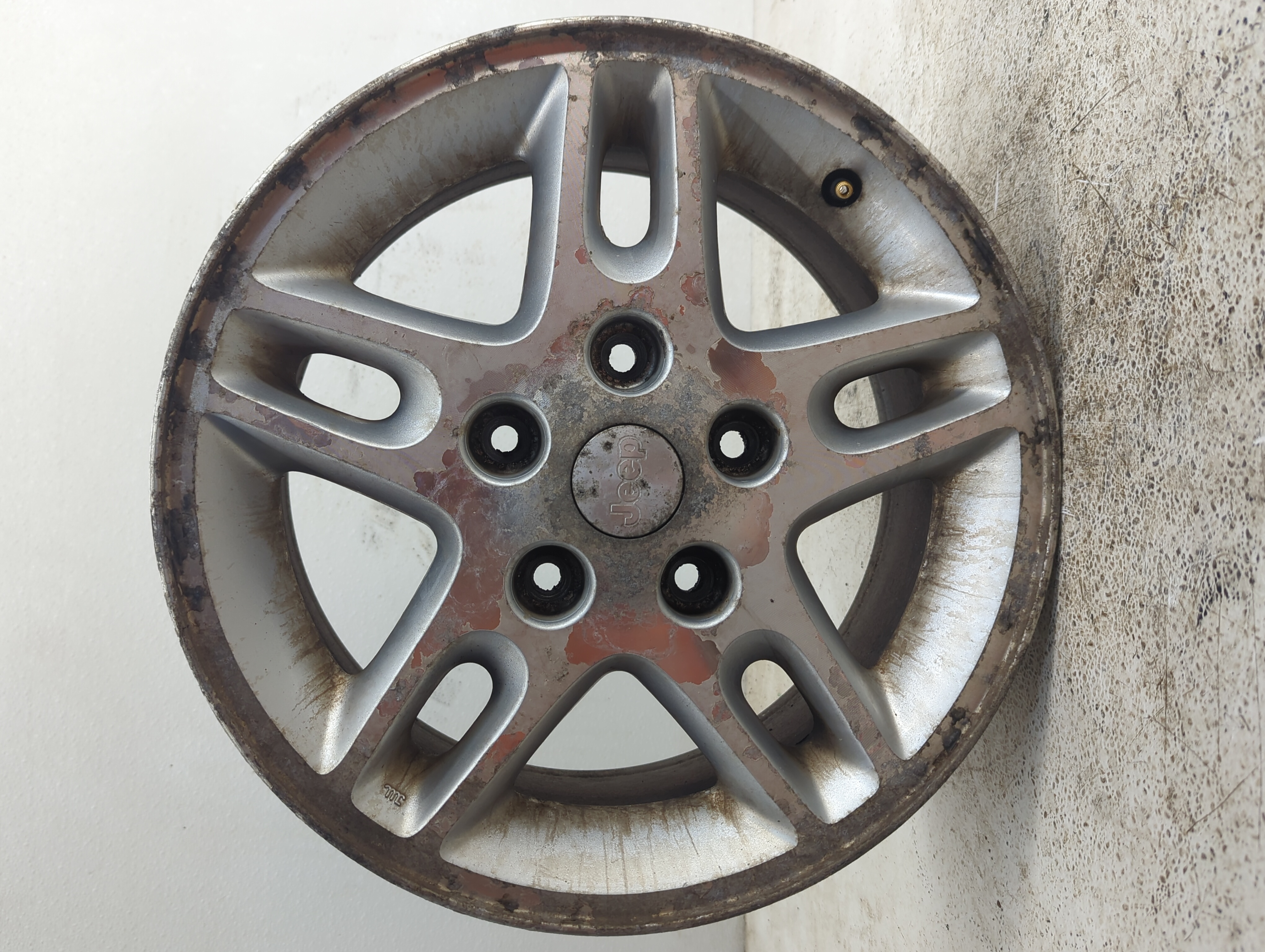 2002-2004 Jeep Grand Cherokee Wheel Rim Oem 1095643 - Oemusedautoparts1.com