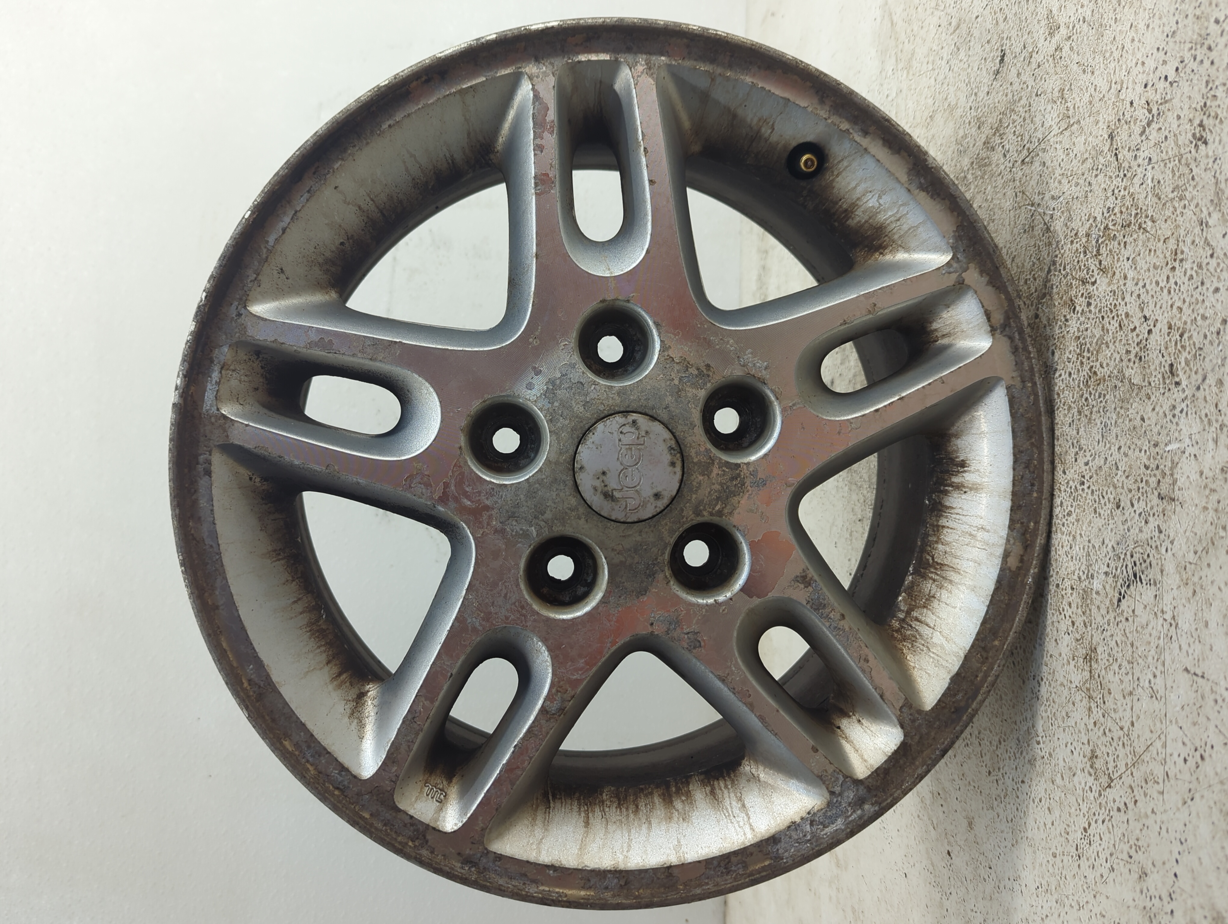 2002-2004 Jeep Grand Cherokee Wheel Rim Oem 1095646 - Oemusedautoparts1.com