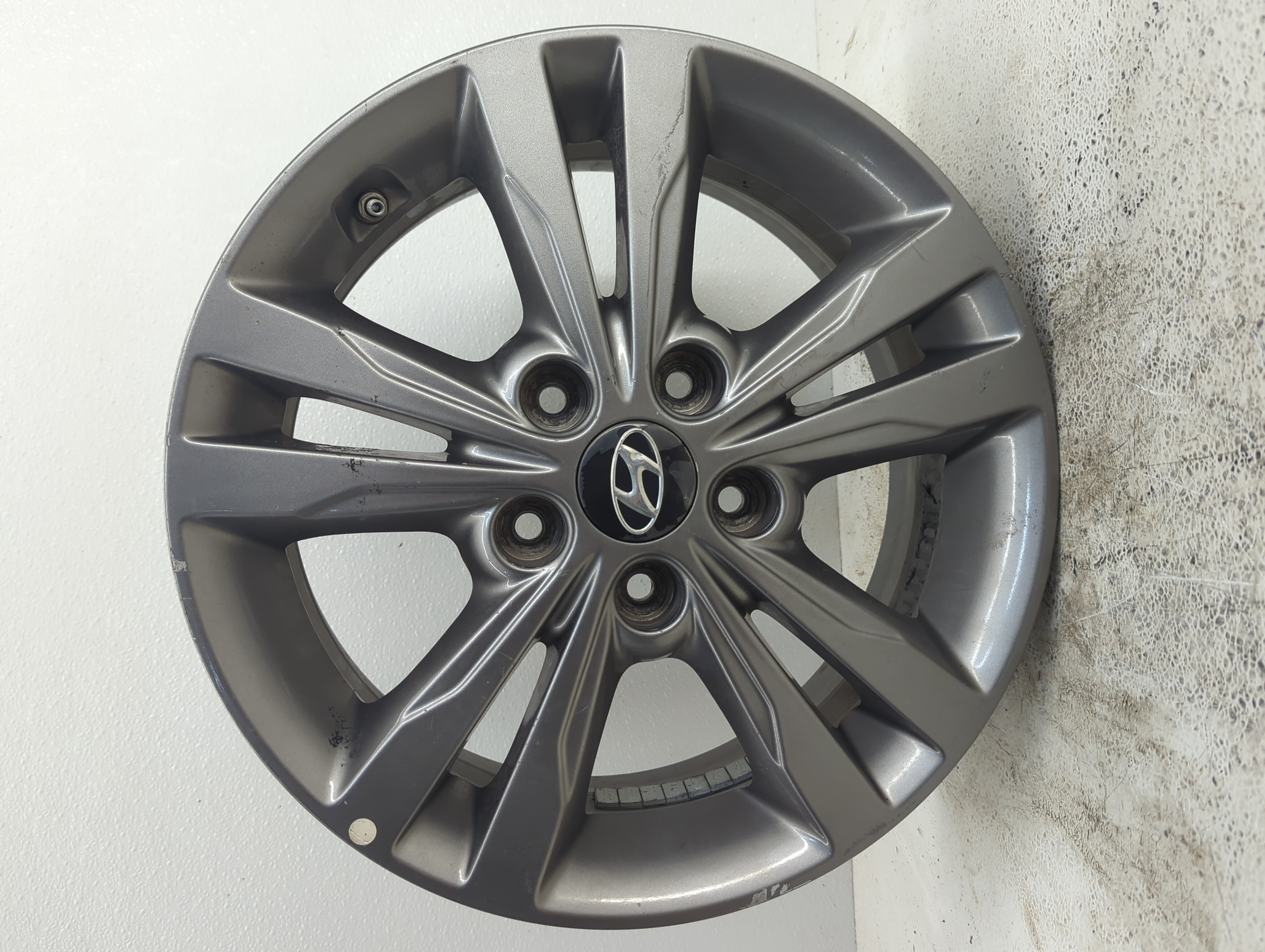 Picture of 2011-2016 Hyundai Elantra Wheel Rim Oem 1096367