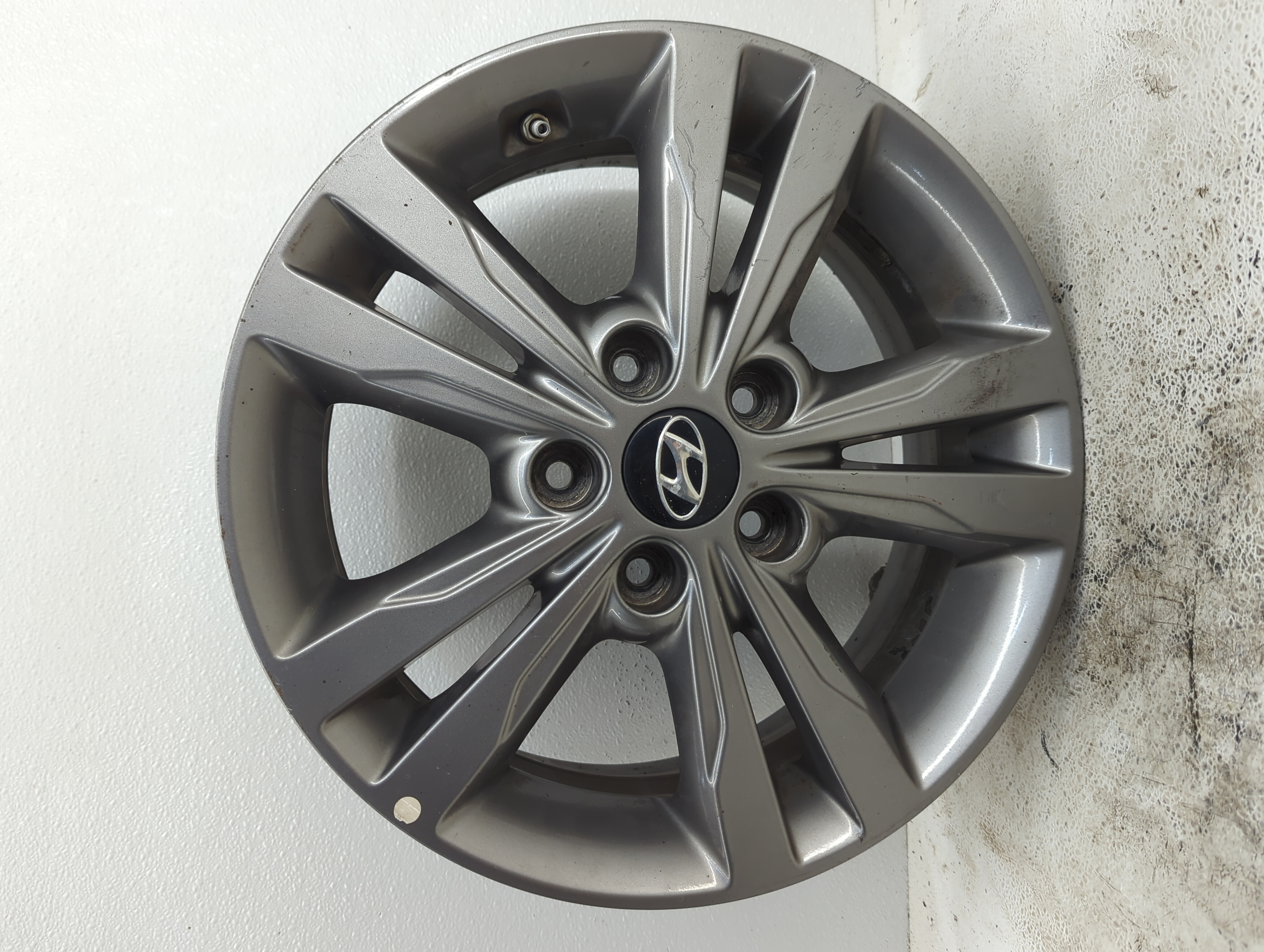 2017-2018 Hyundai Elantra Wheel Rim Oem 1096373 - Oemusedautoparts1.com