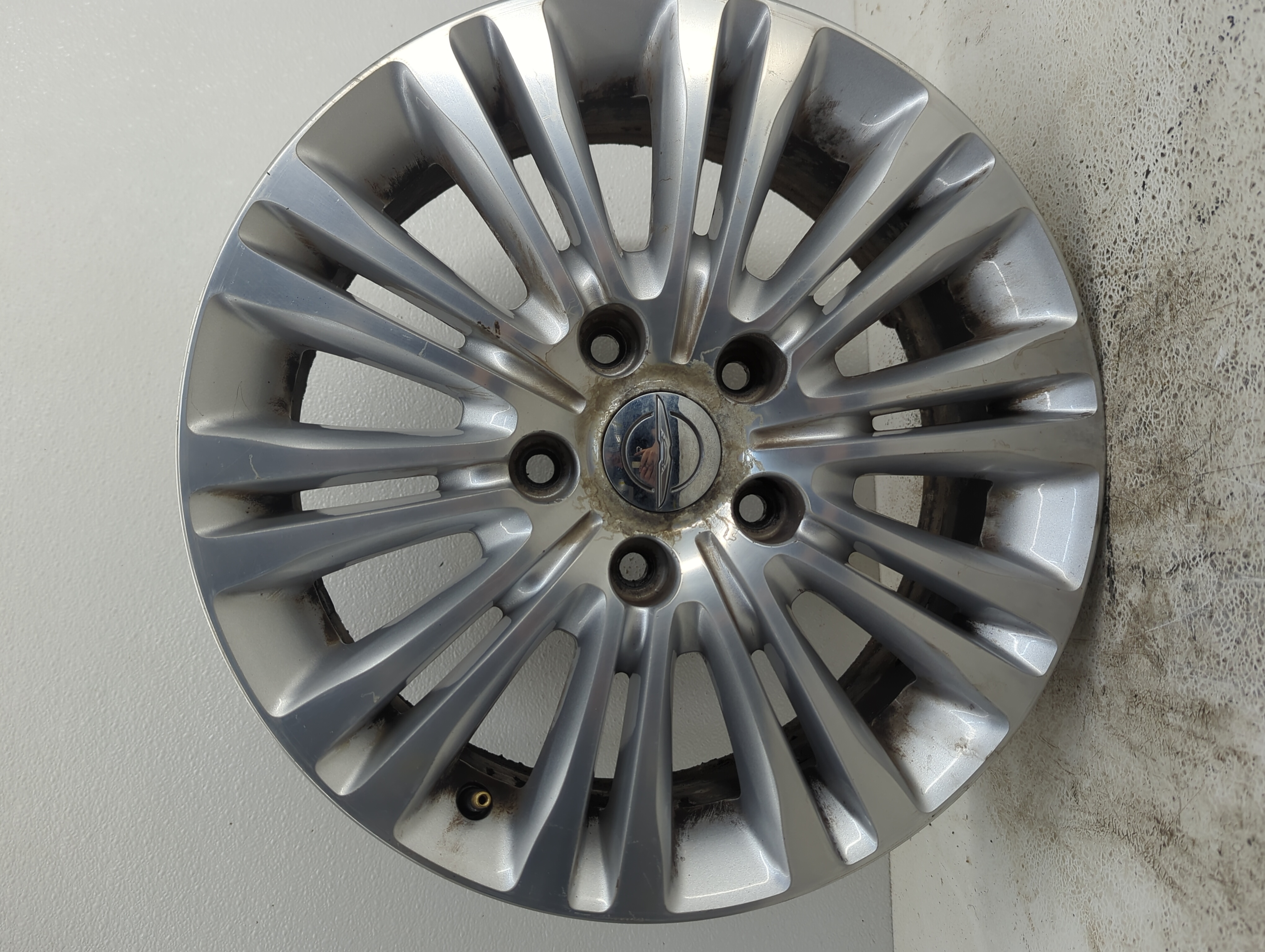 2011-2016 Chrysler Town & Country Wheel Rim Oem 1096384 - Oemusedautoparts1.com
