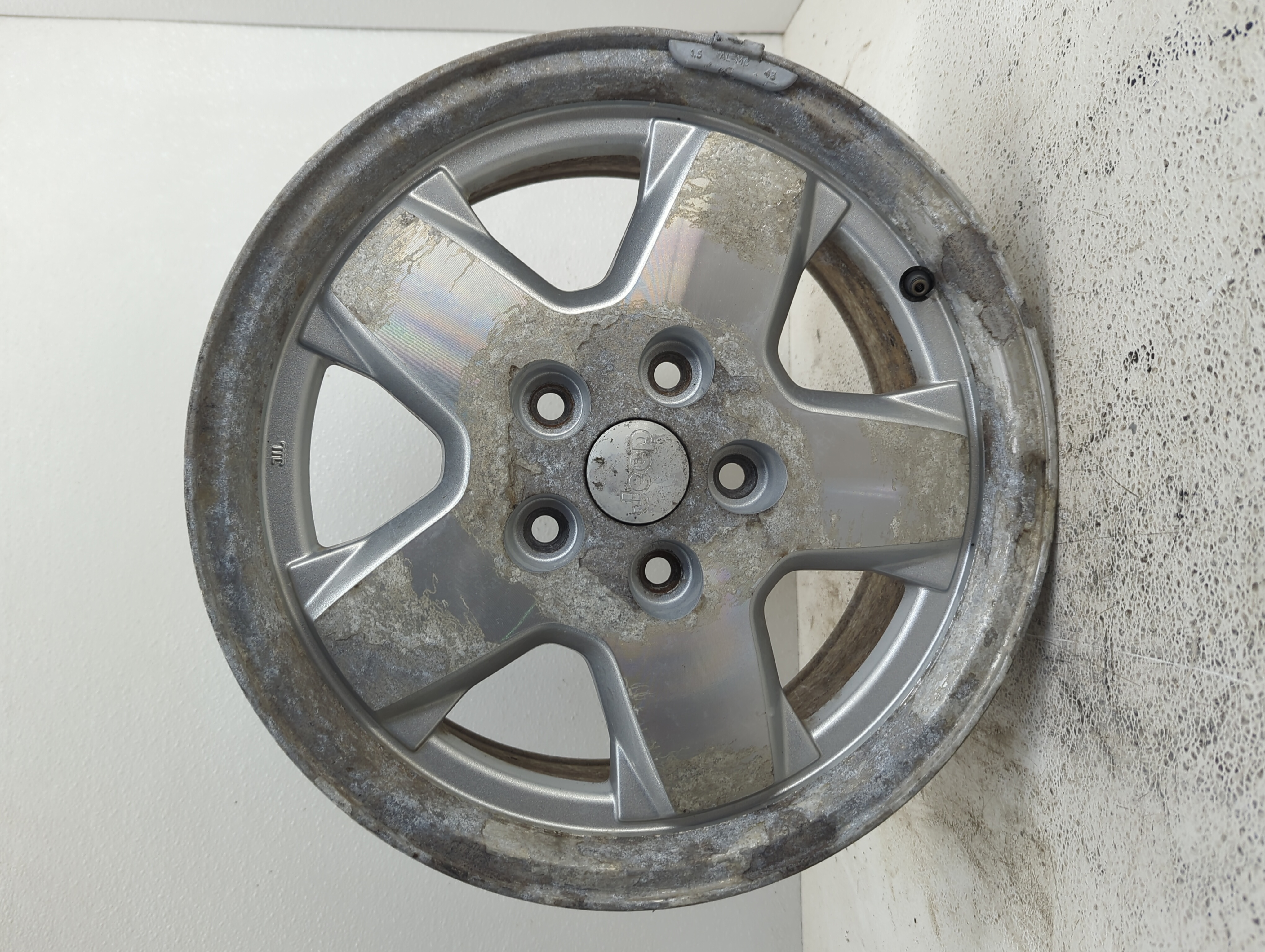 Picture of 2002-2004 Jeep Liberty Wheel Rim Oem 1096482