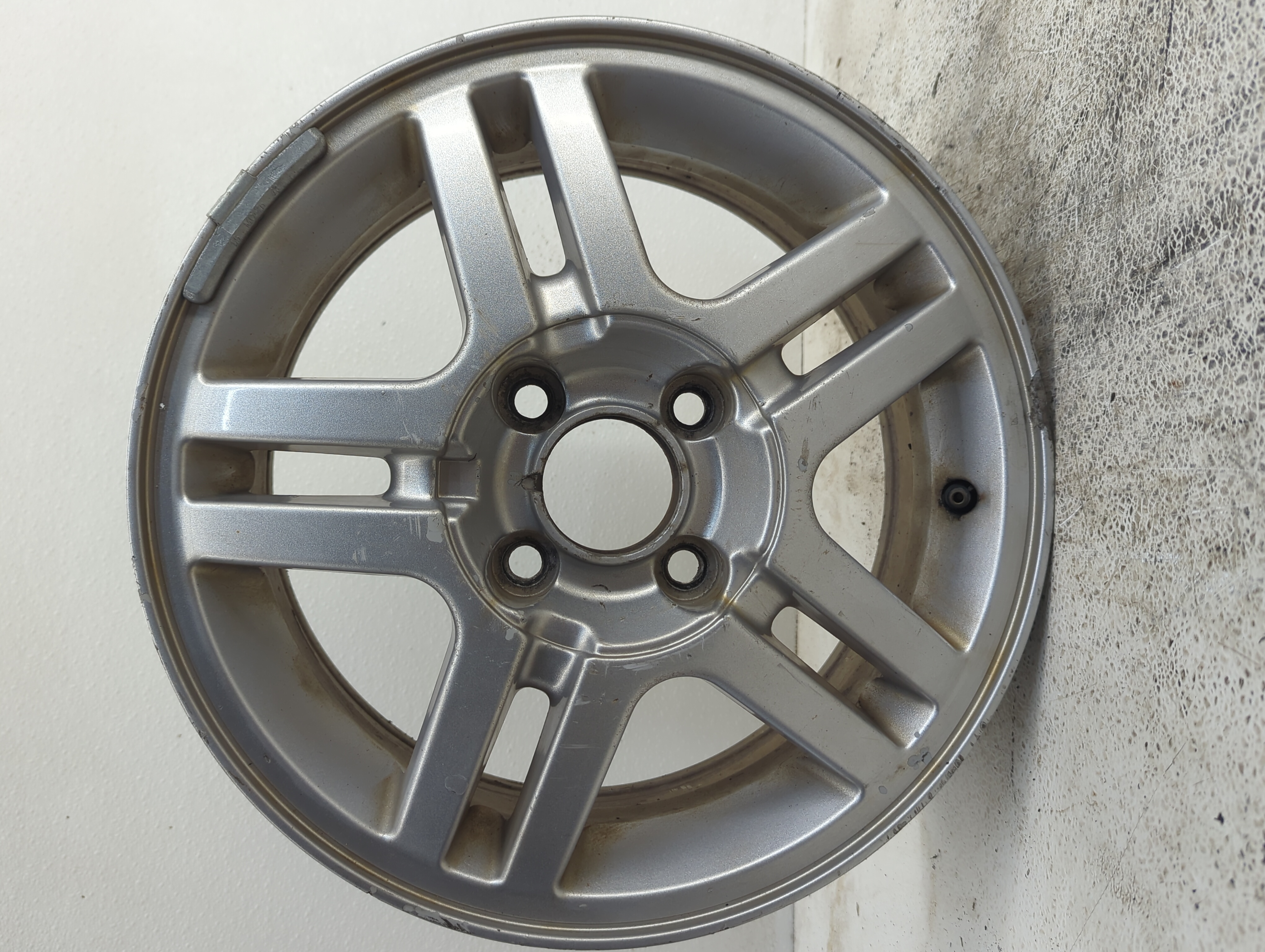 Picture of 2000-2004 Ford Focus Wheel Rim Oem 1103998
