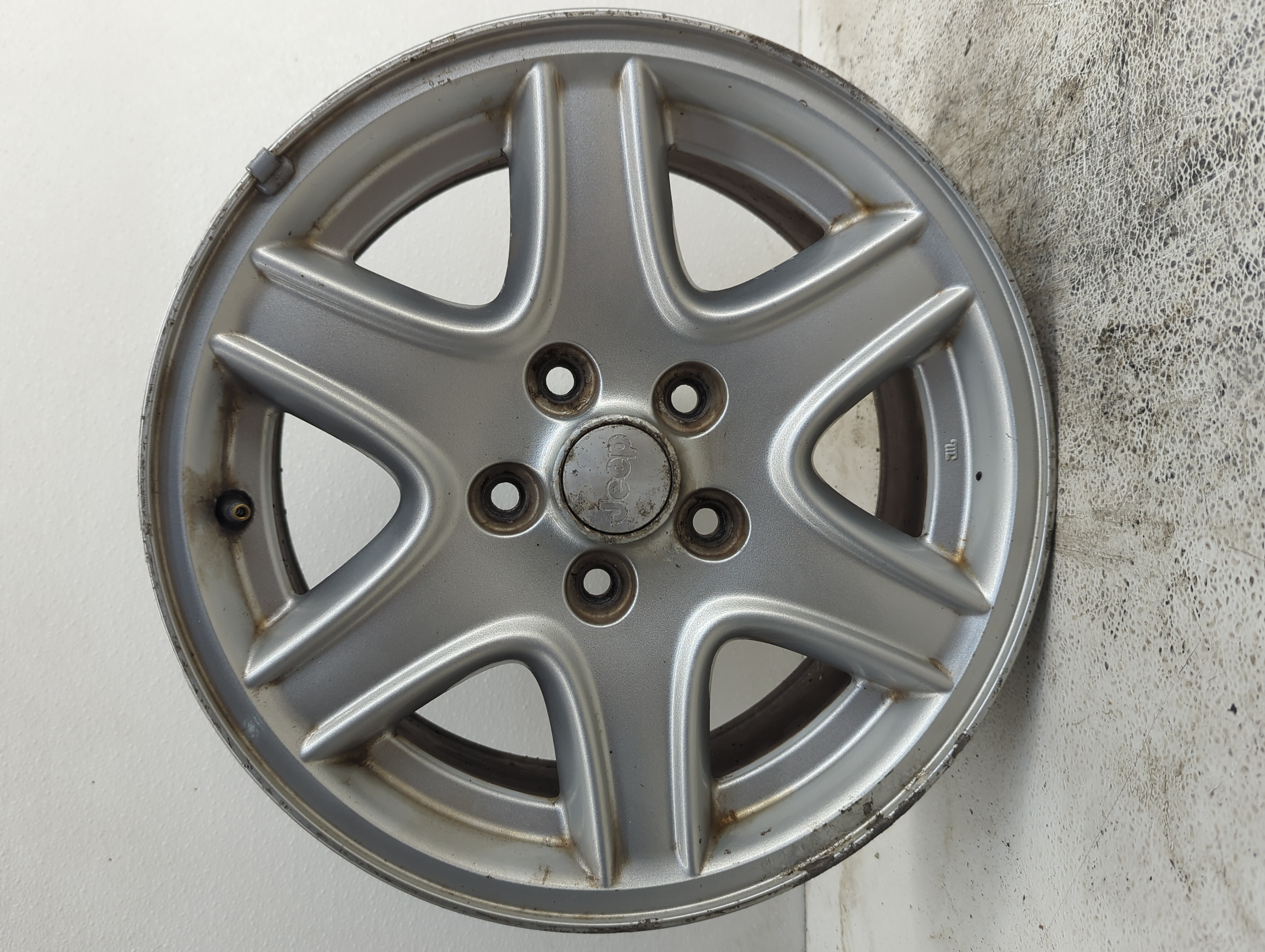 Picture of 2002-2004 Jeep Liberty Wheel Rim Oem 1104004