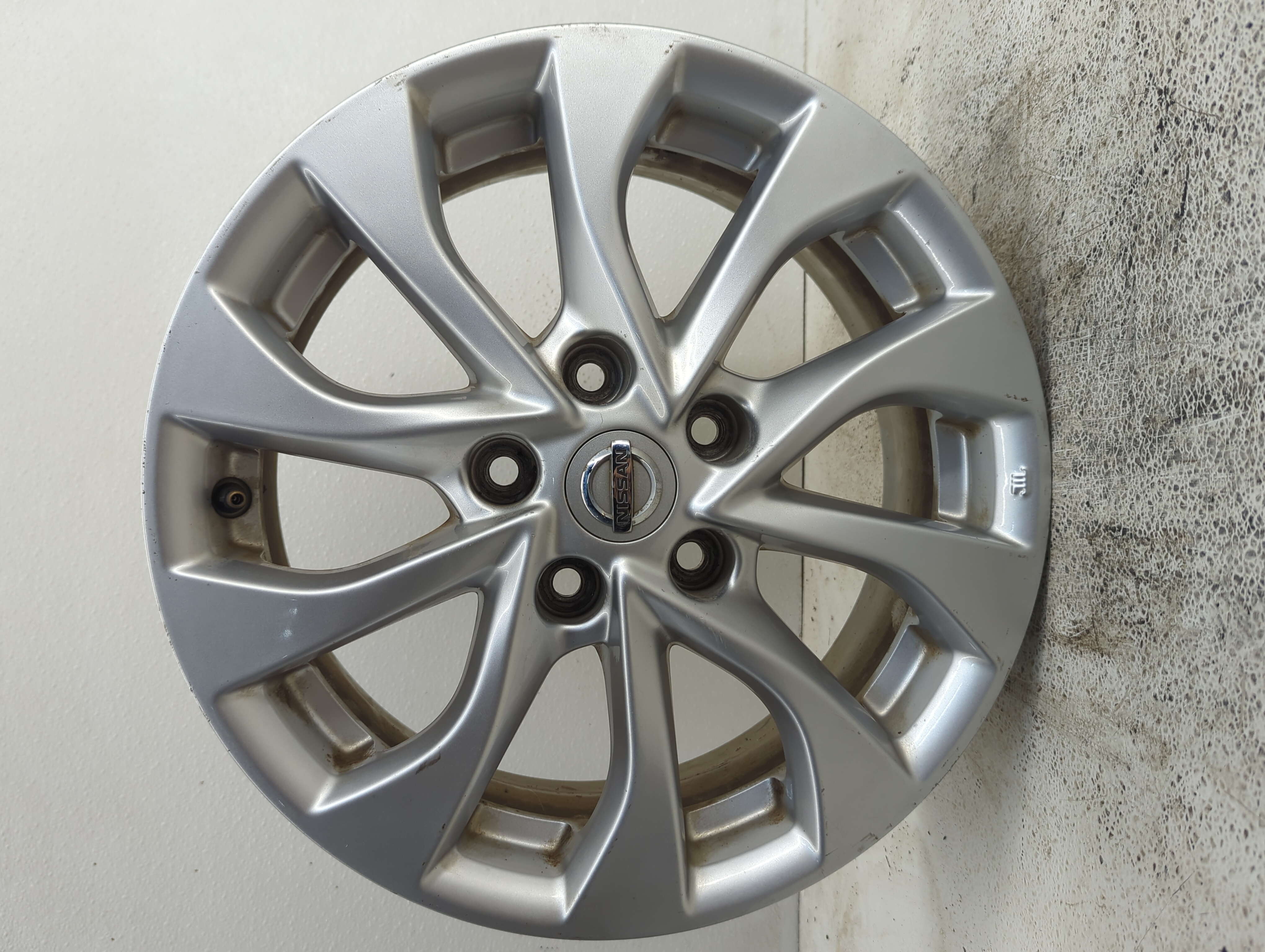 Picture of 2016-2019 Nissan Sentra Wheel Rim Oem 1104008