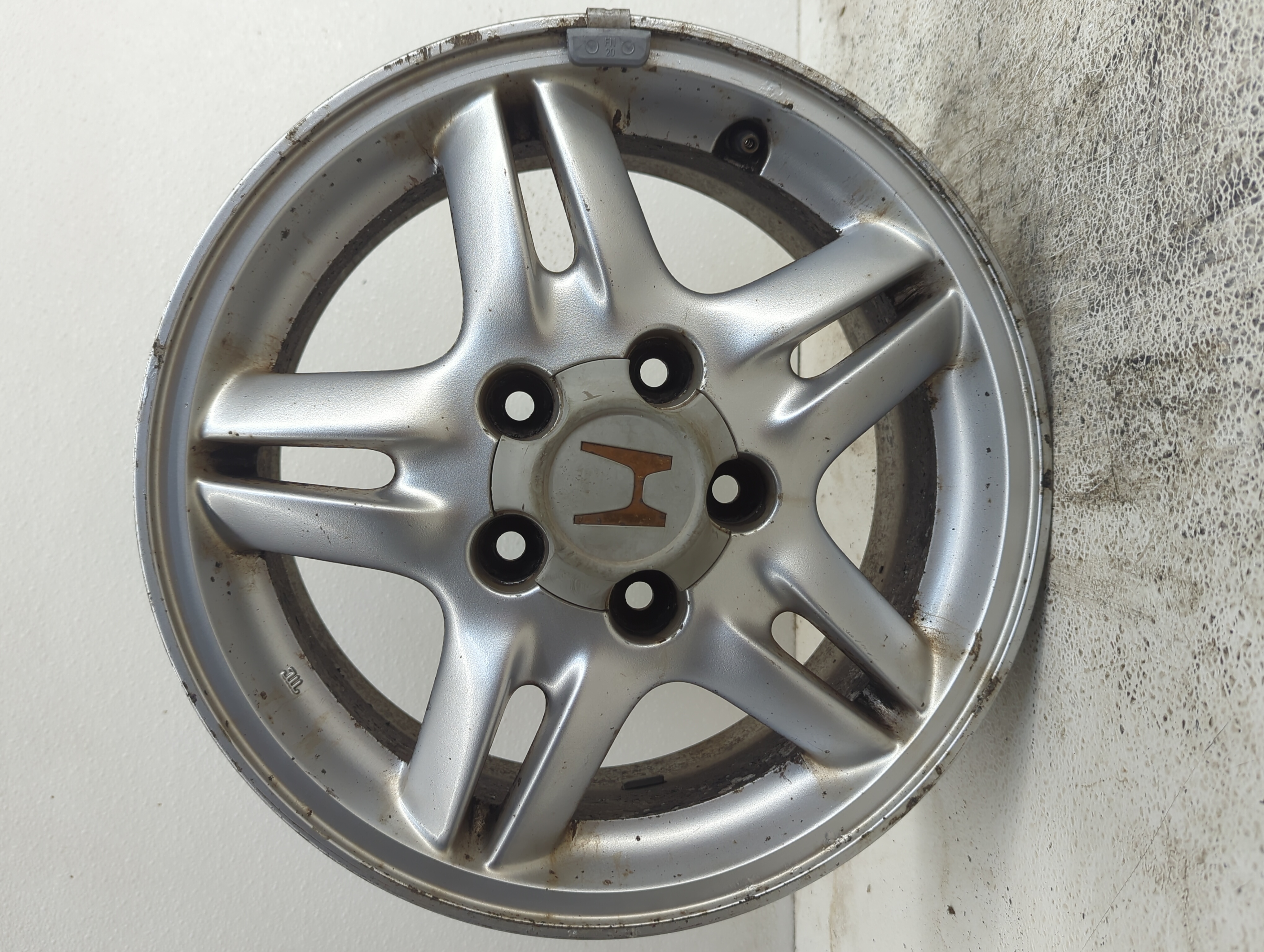 Picture of 1997-2001 Honda Cr-v Wheel Rim Oem 1104009