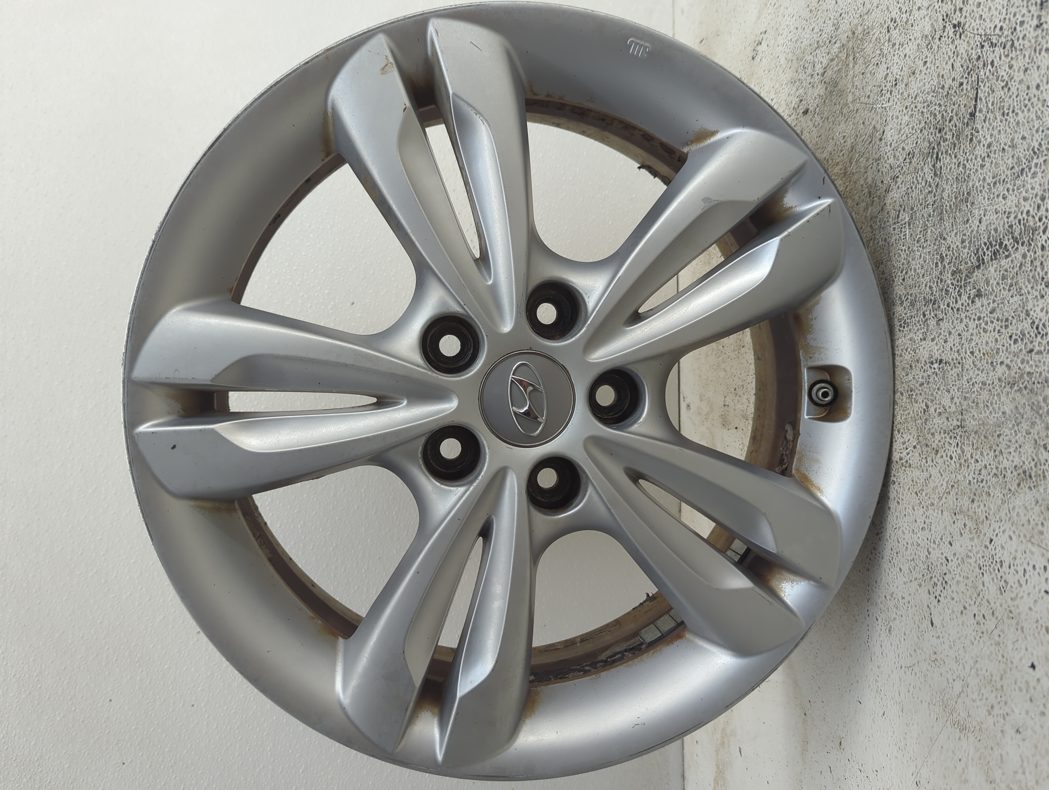 Picture of 2010-2016 Hyundai Tucson Wheel Rim Oem 1104030