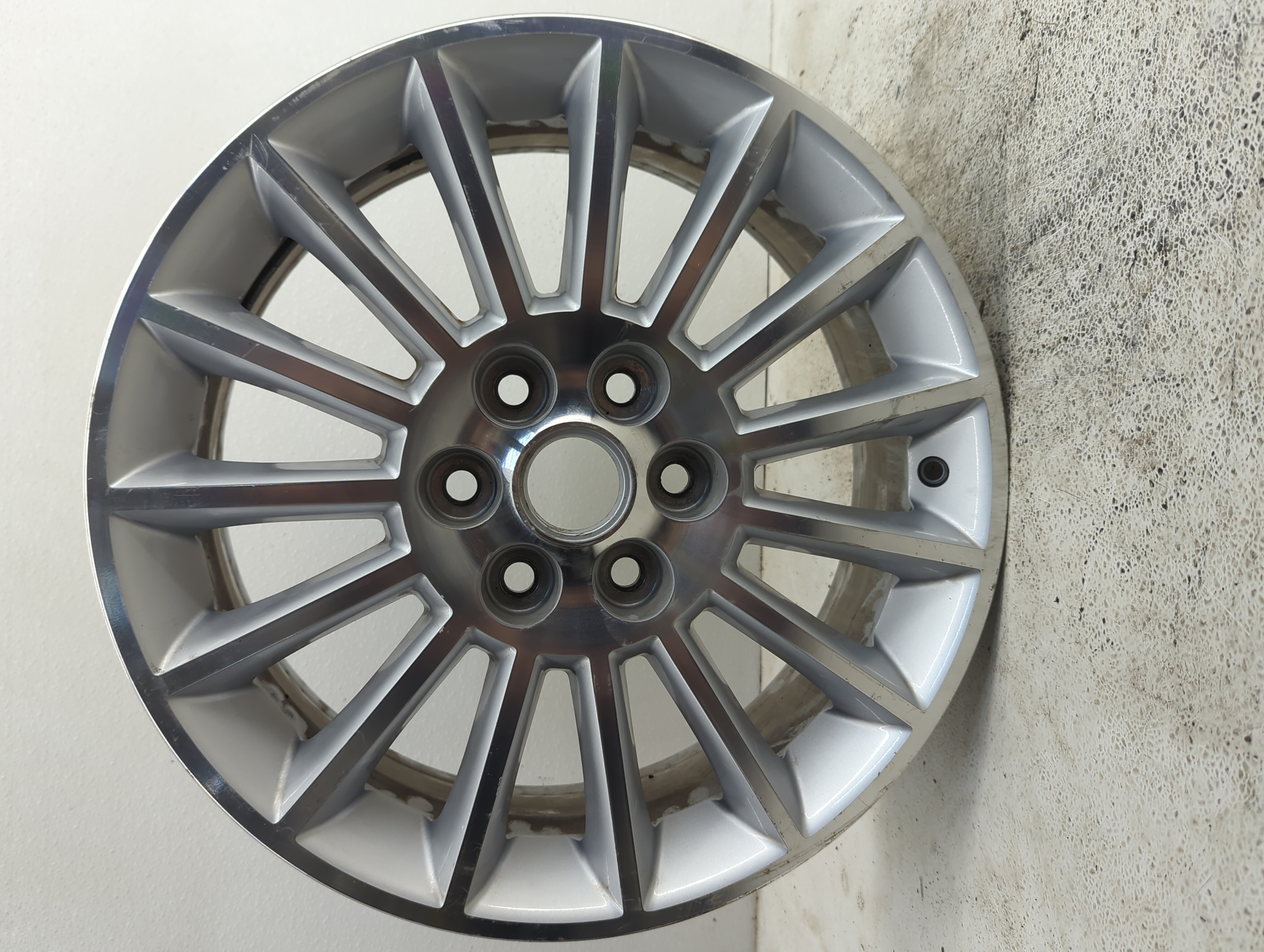 Picture of 2008-2012 Buick Enclave Wheel Rim Oem 1104039