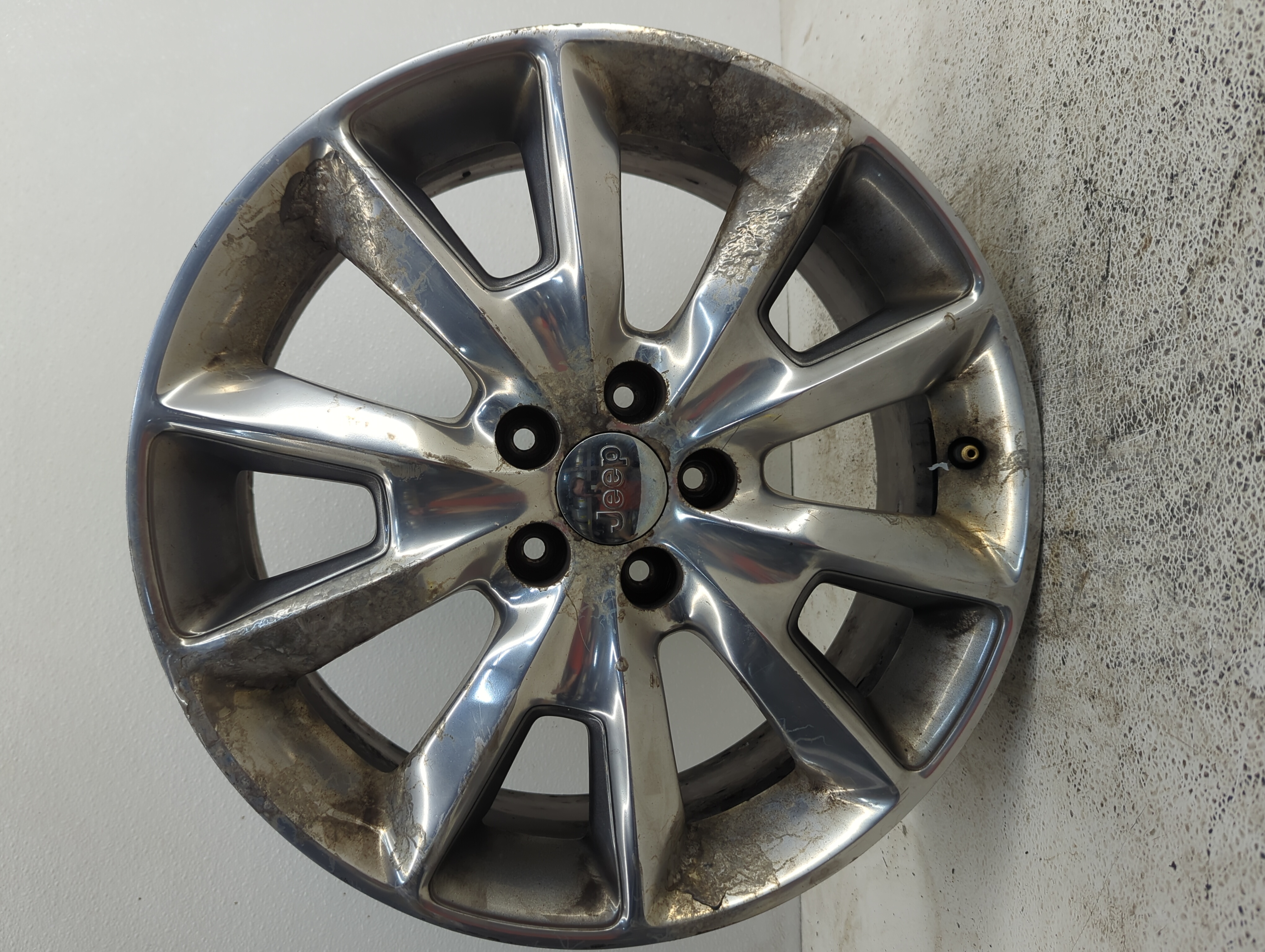 2014-2018 Jeep Cherokee Wheel Rim Oem 1104875 - Oemusedautoparts1.com