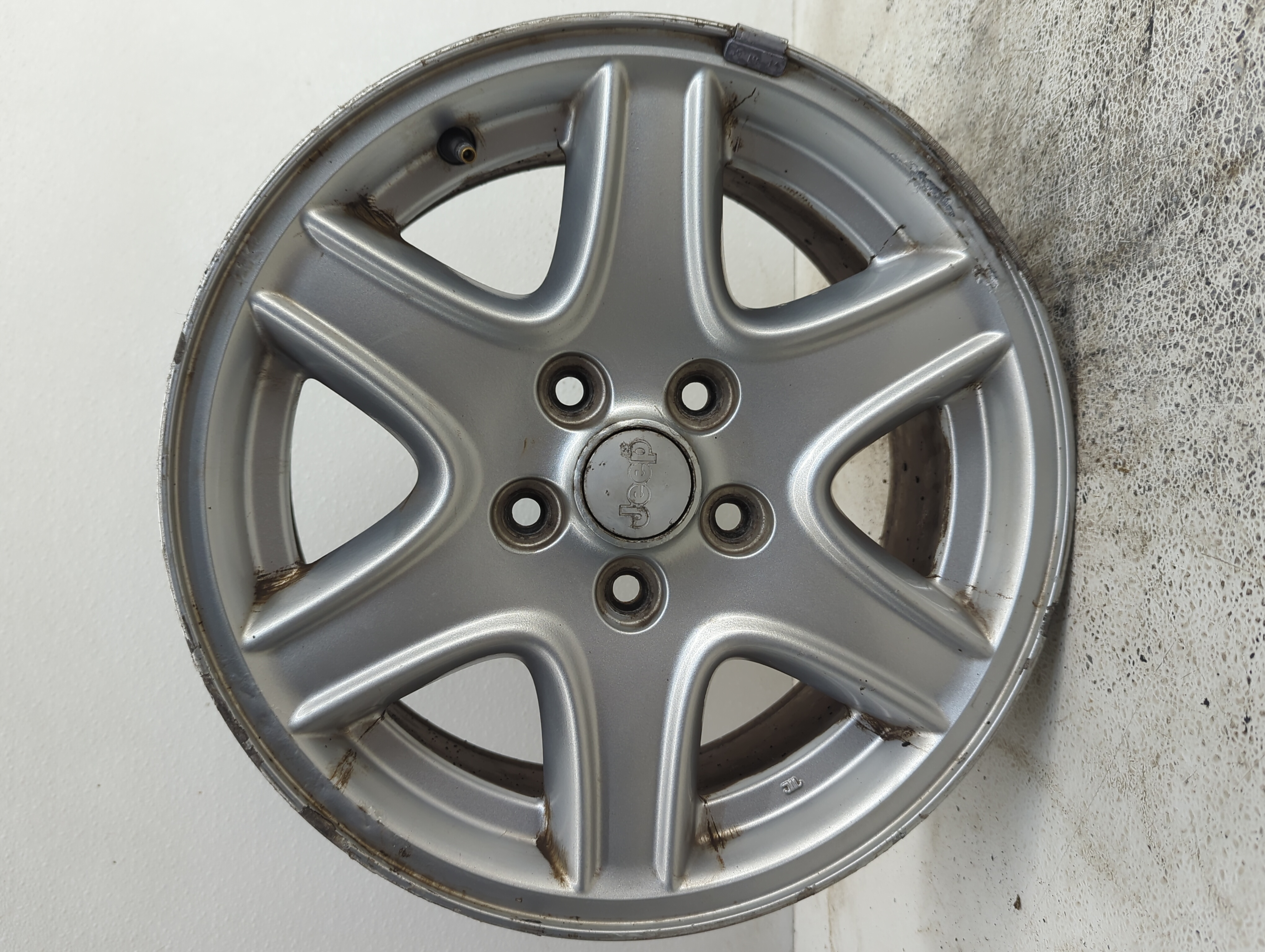 Picture of 2003-2004 Jeep Liberty Wheel Rim Oem 1104930