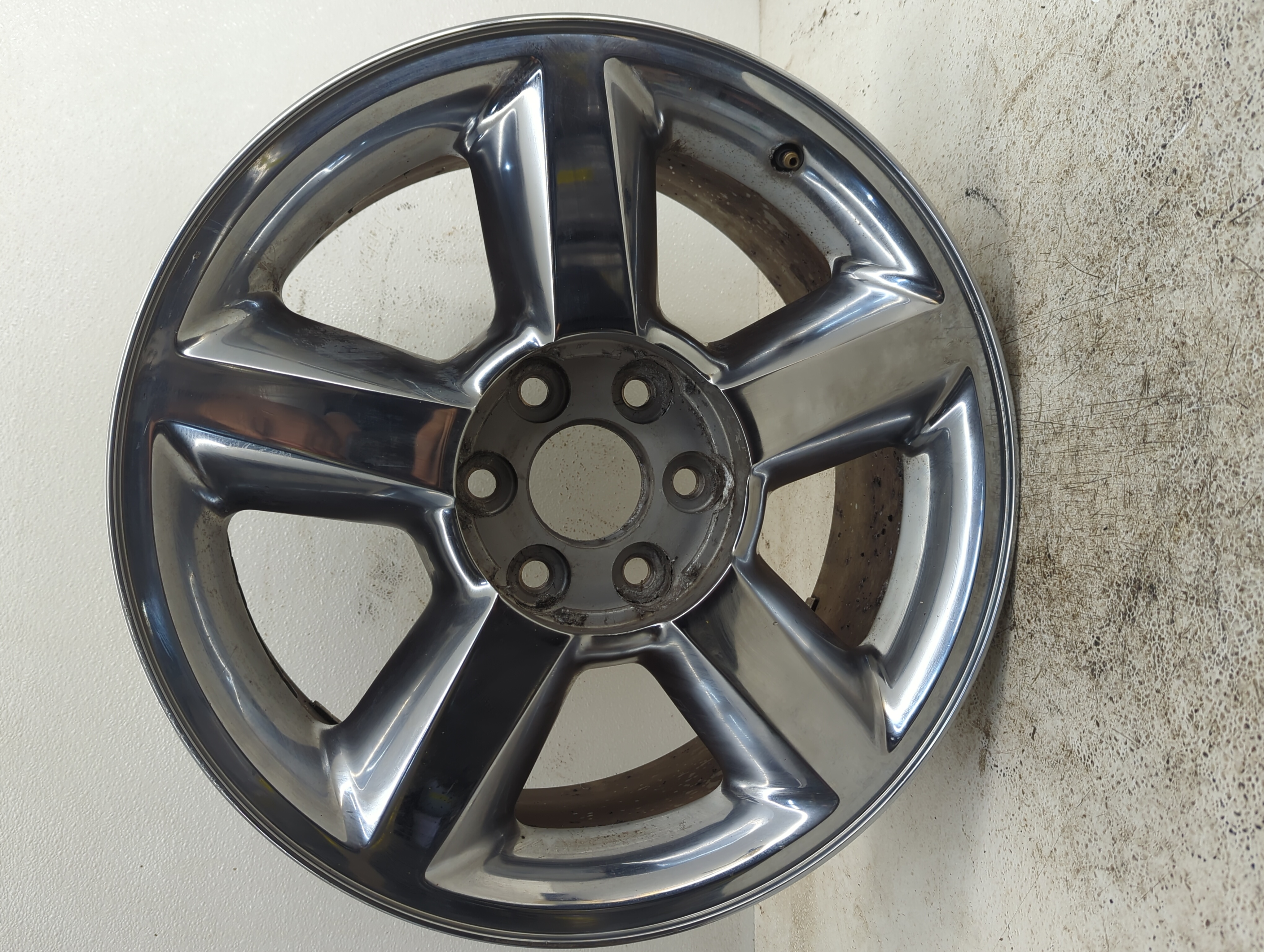 Picture of Chevrolet Suburban Wheel Rim Oem 1107466