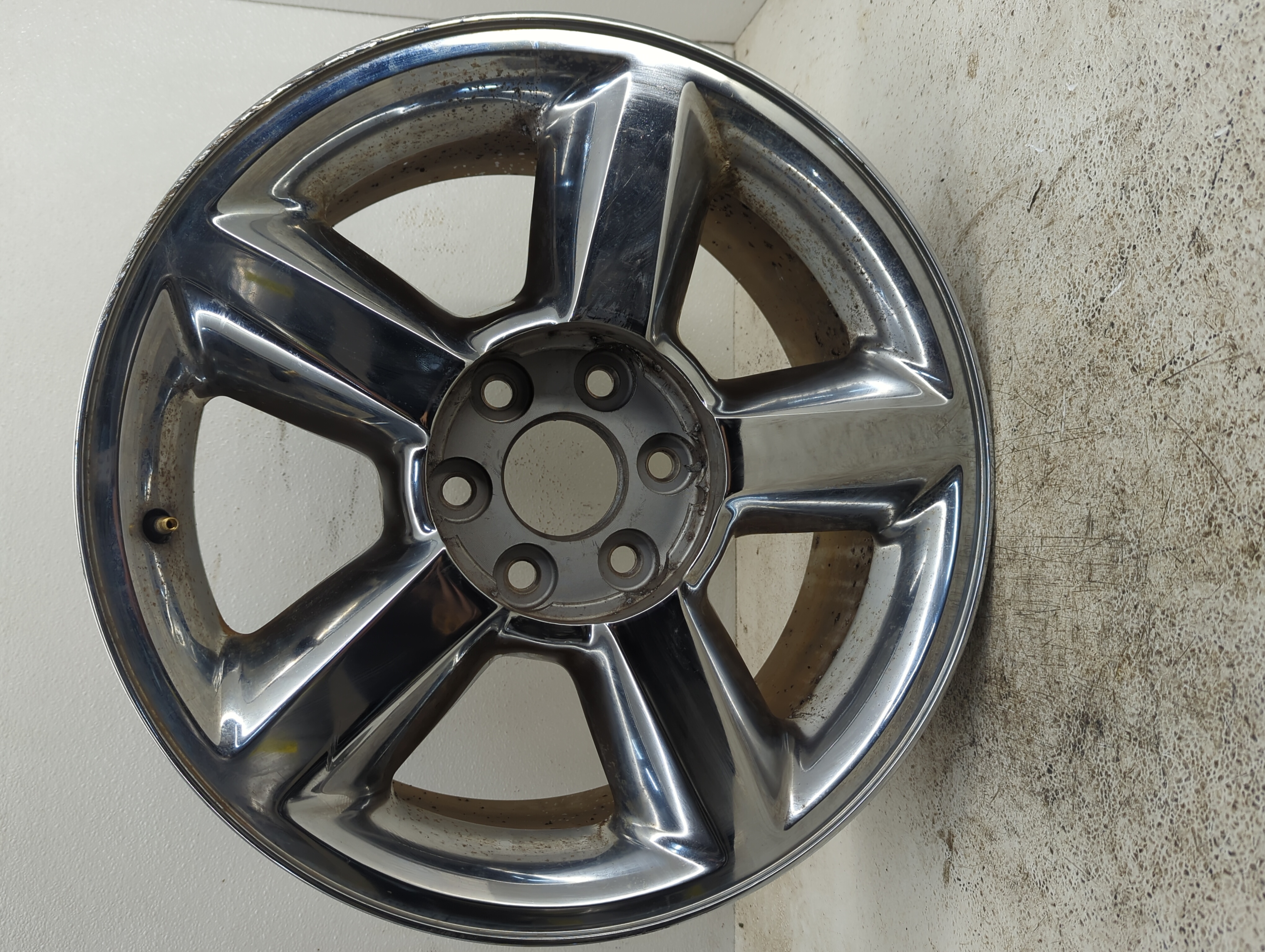 Picture of Chevrolet Suburban Wheel Rim Oem 1107467