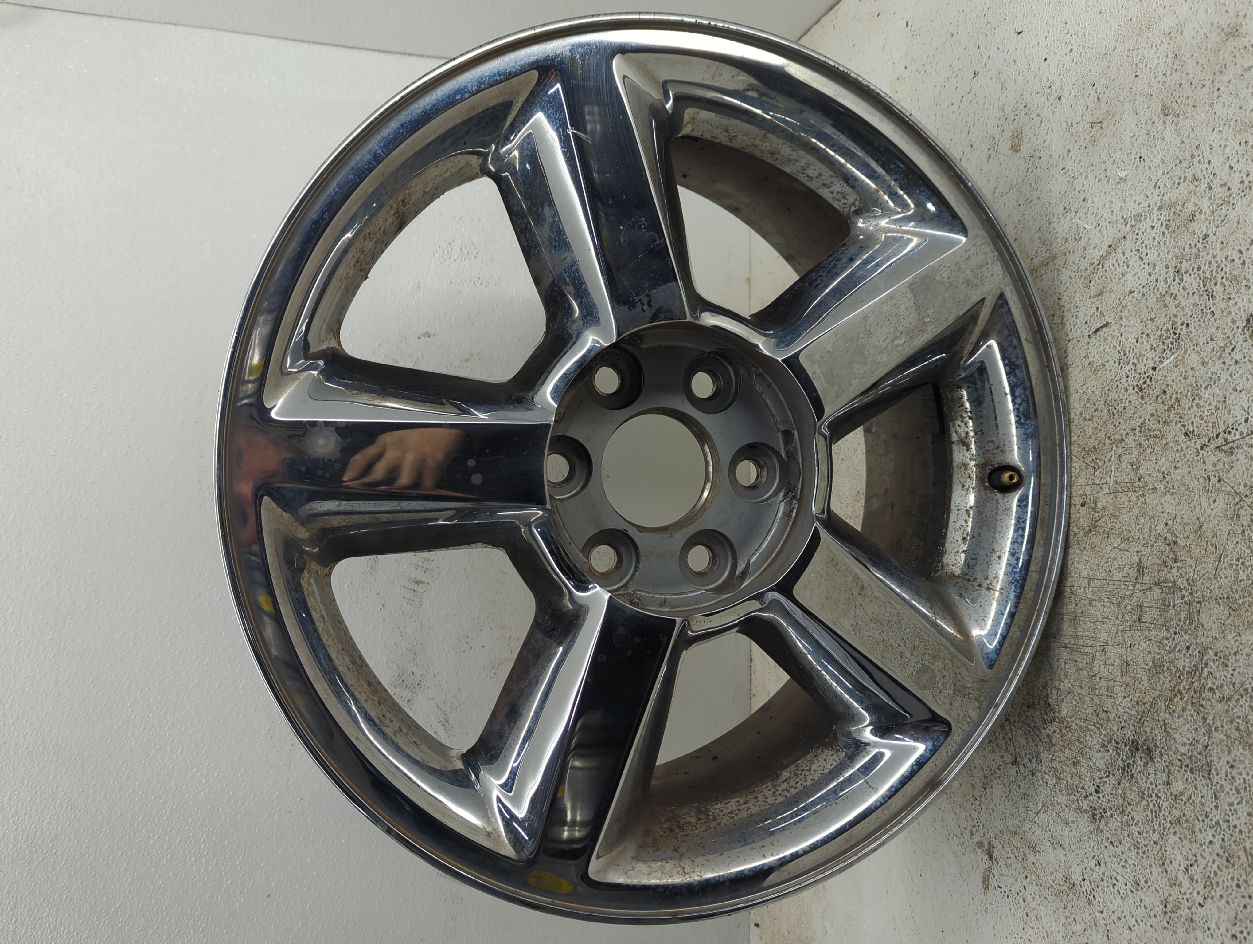 Picture of Chevrolet Suburban Wheel Rim Oem 1107468