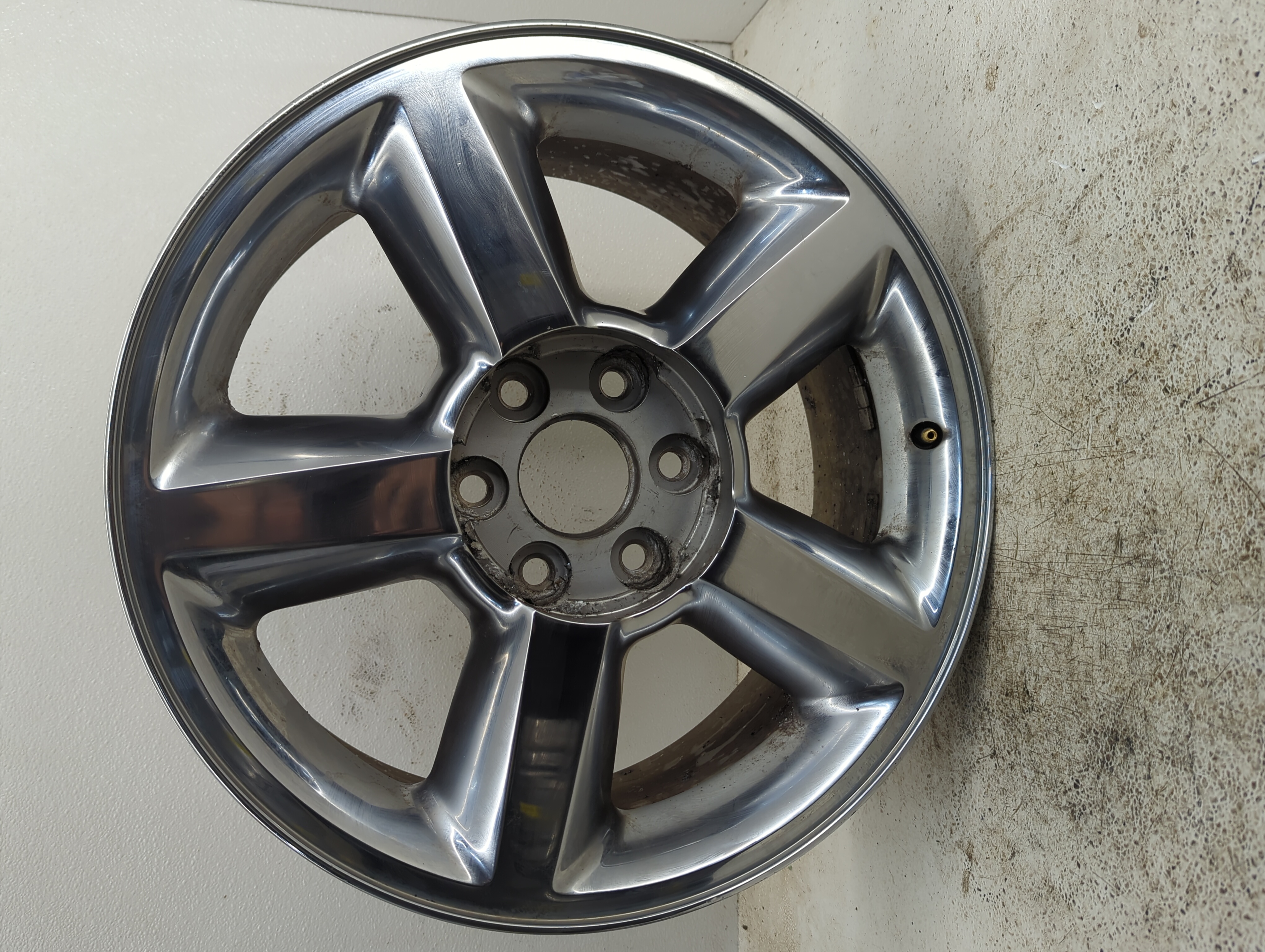 Picture of Chevrolet Suburban Wheel Rim Oem 1107469