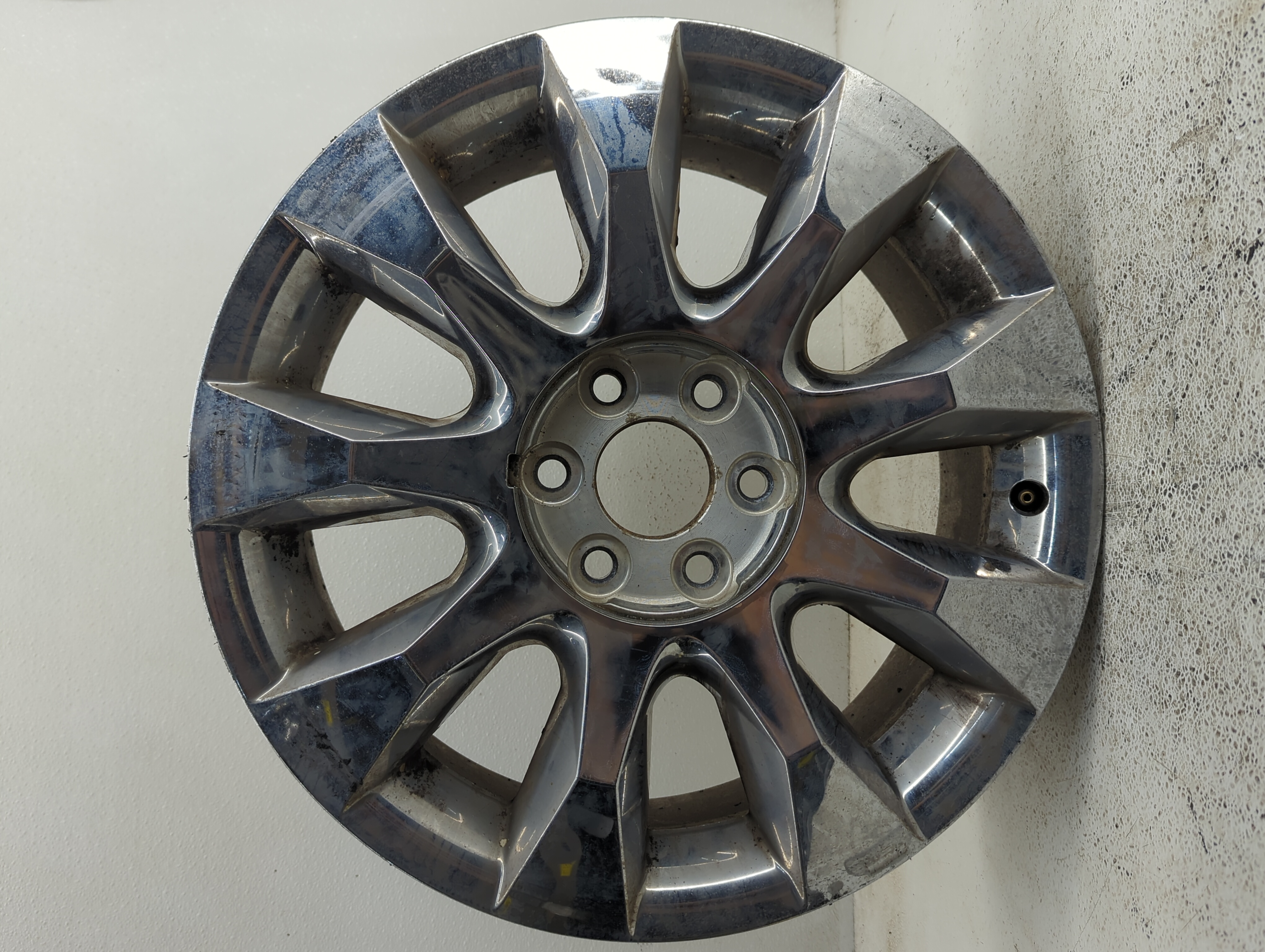 Picture of 2010-2012 Buick Enclave Wheel Rim Oem 1108626