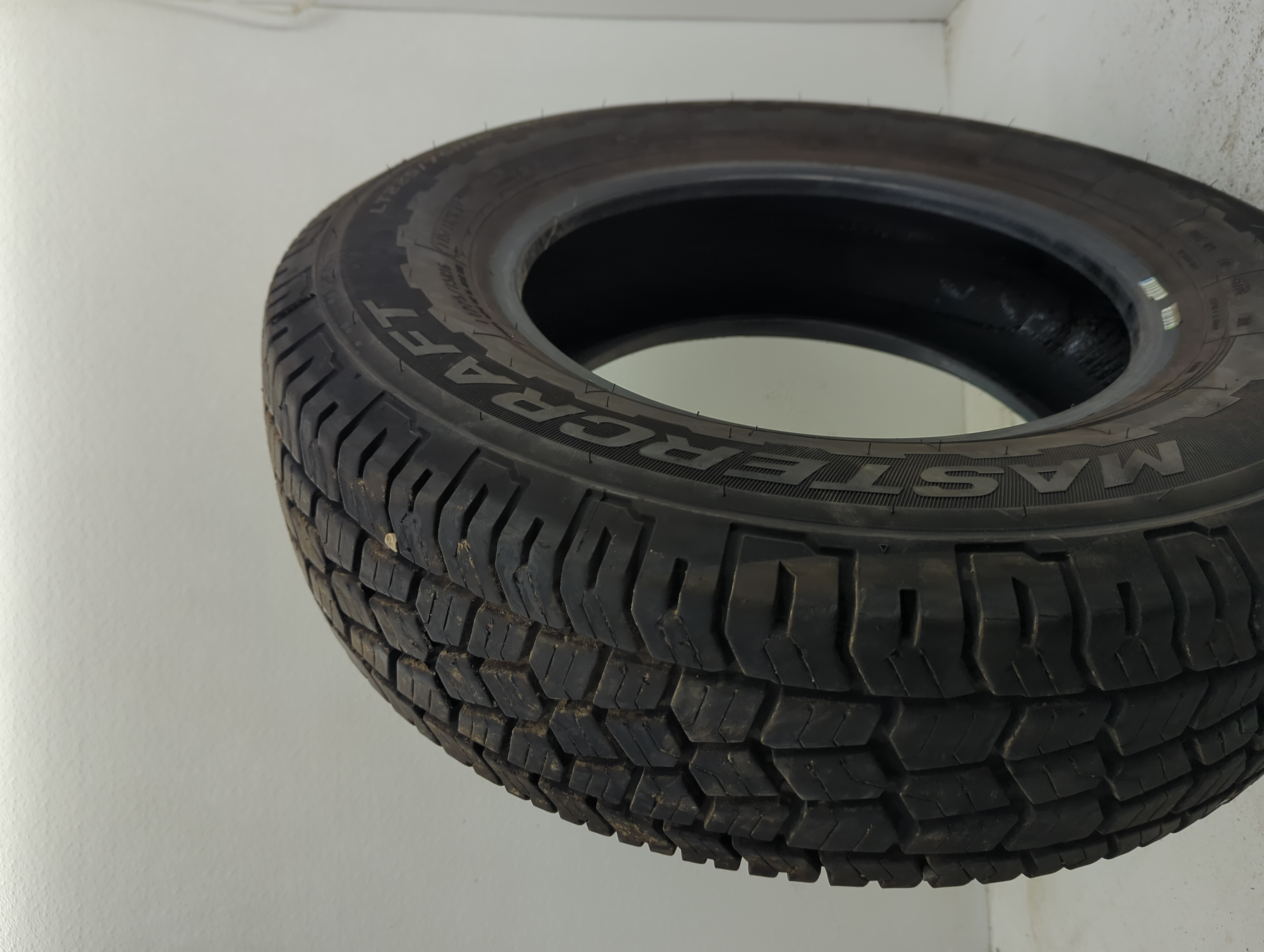 Used Tire LT225/75R16 MASTERCRAFT STRATUS 115/112R - Tread Depth 10/32 - Oemusedautoparts1.com