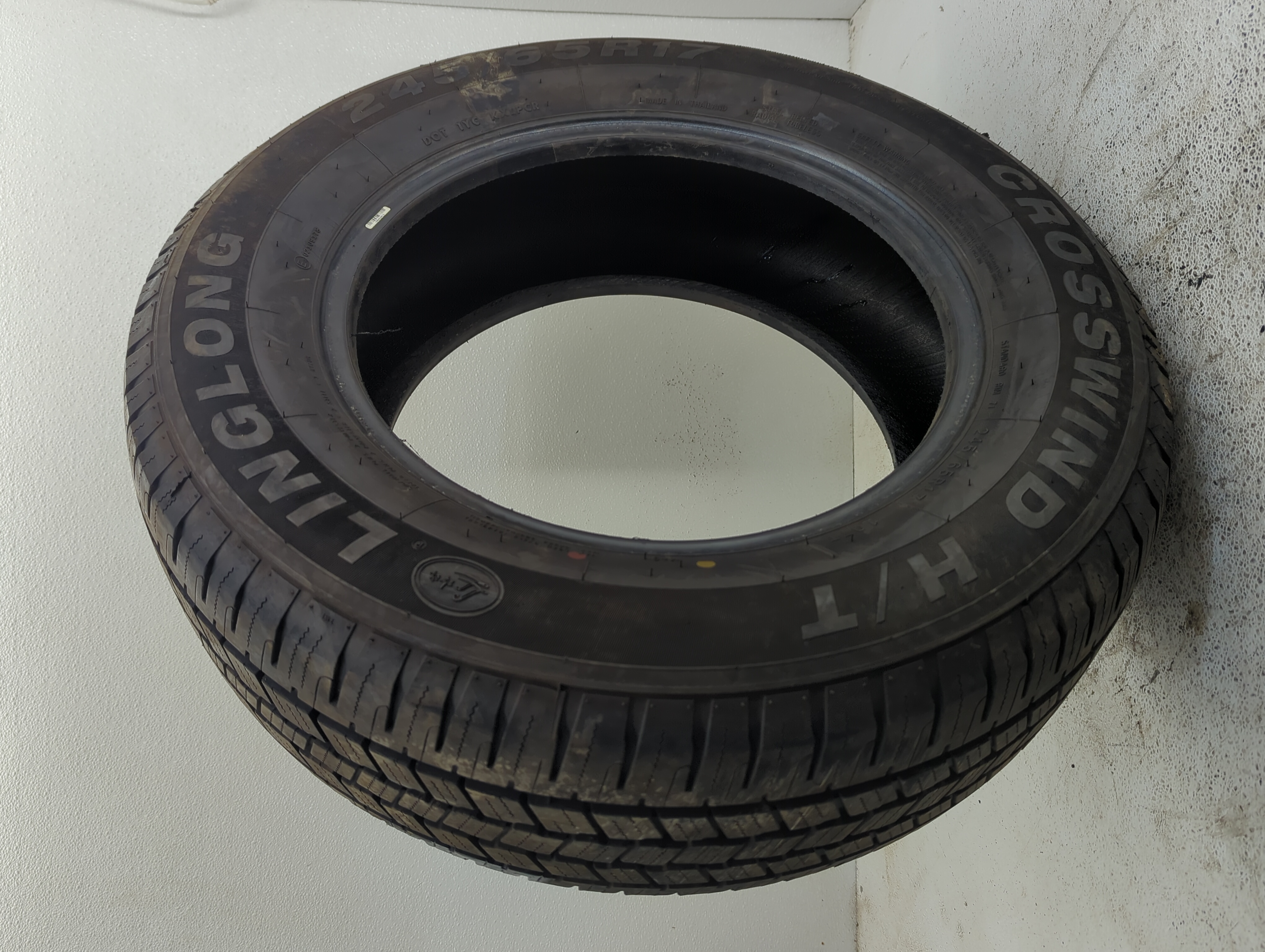Picture of Used Tire 245/65R17 LINGLONG CROSSWIND H/T 107T - Tread Depth 10/32