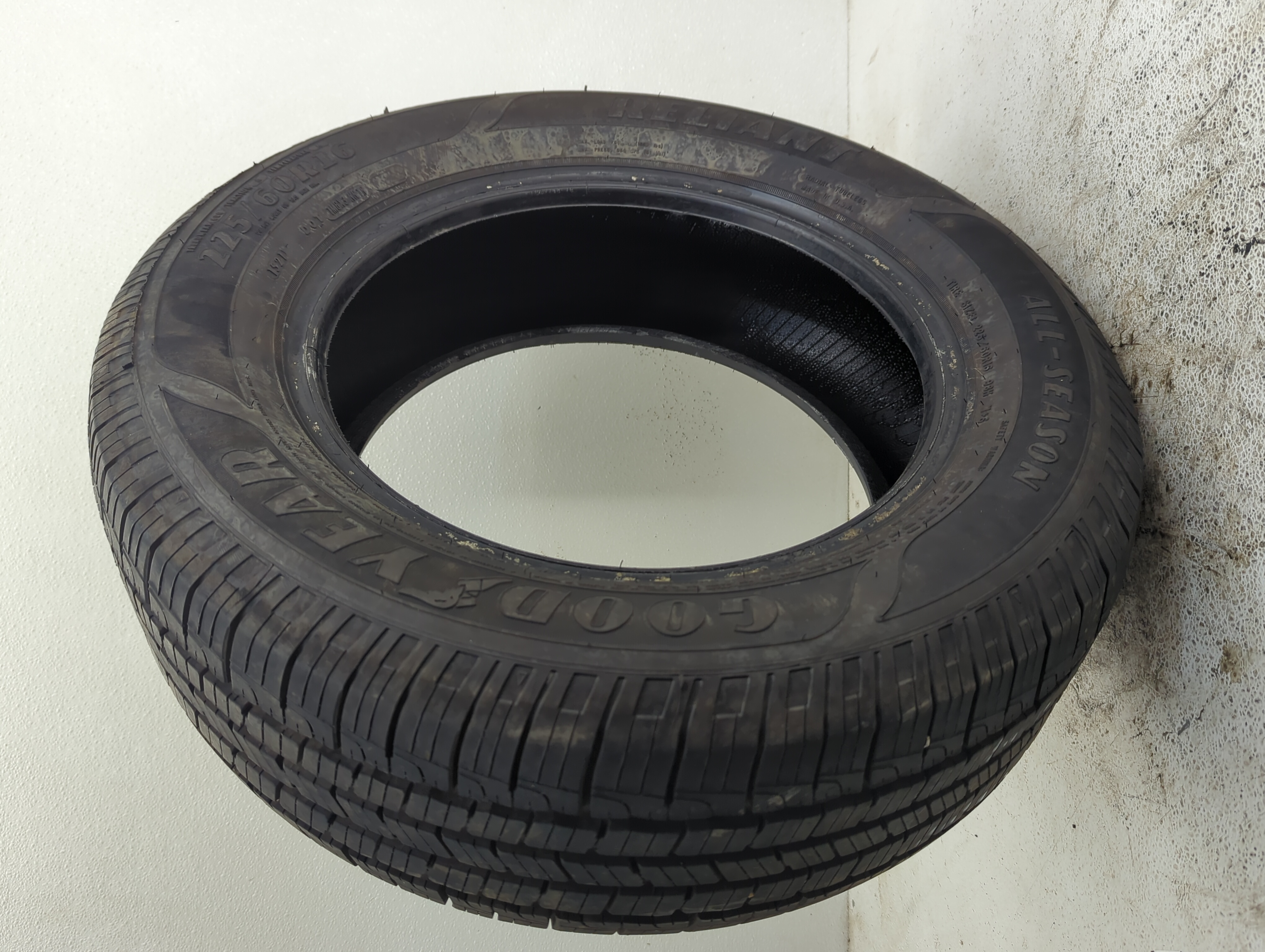 Used Tire 225/60R16 GOODYEAR RELIANT 98H - Tread Depth 12/32 - Oemusedautoparts1.com