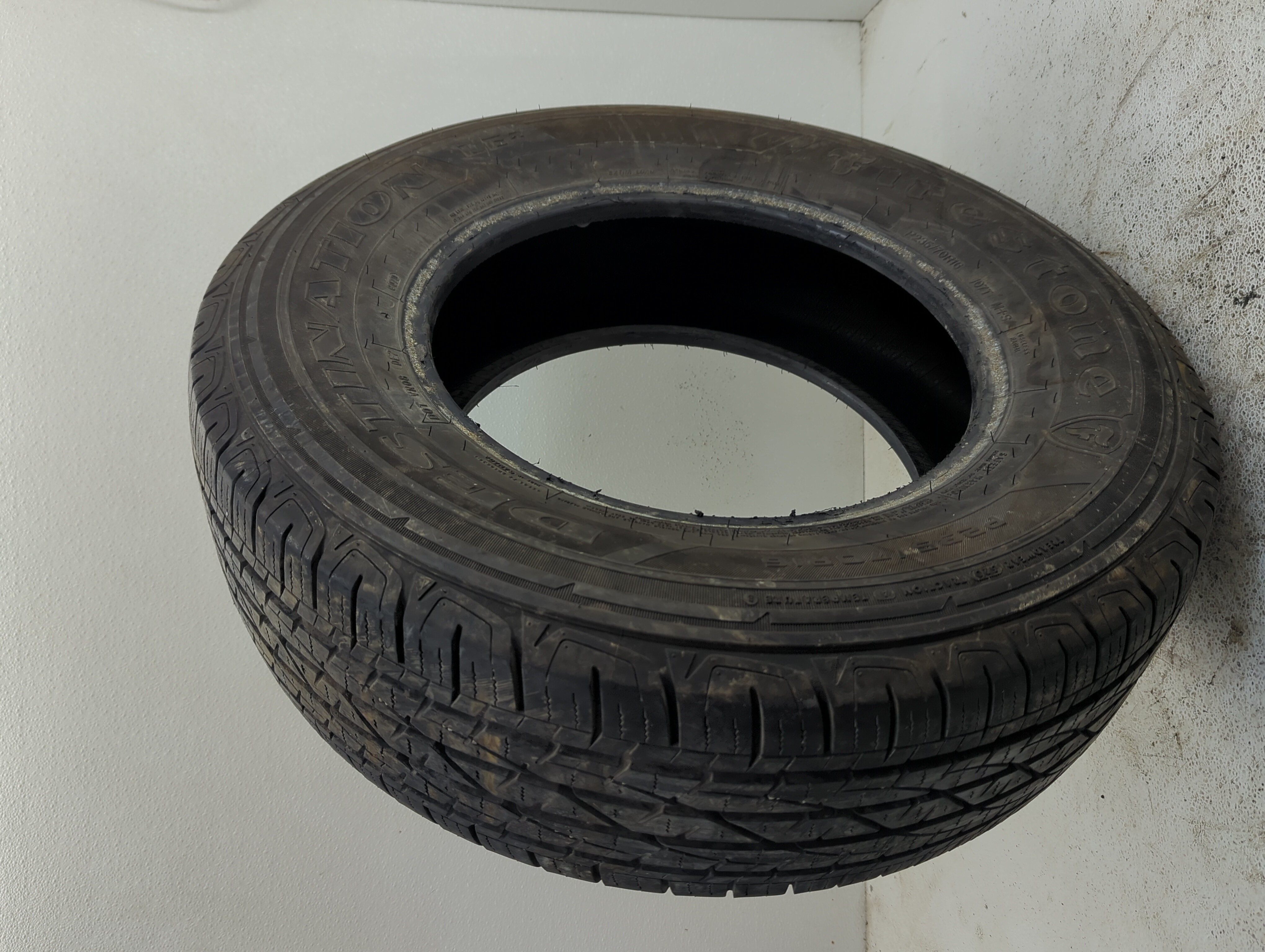 Used Tire P235/70R16 FIRESTONE DESTINATION LE2 107T - Tread Depth 11/32 - Oemusedautoparts1.com