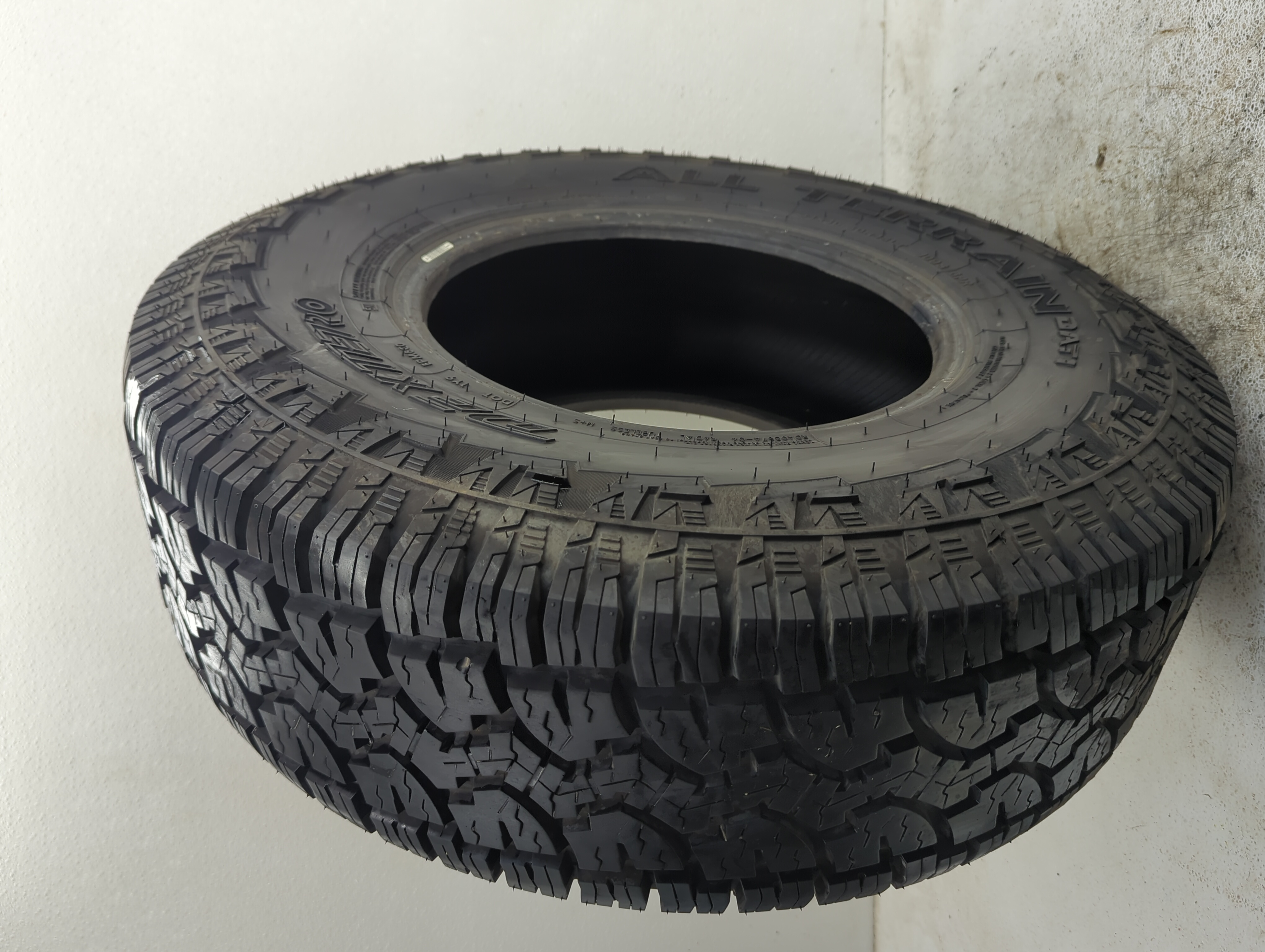 Used Tire 31X10.50R15LT DEXTERO ALL TERRAIN DAT1 109S - Tread Depth 12/32 - Oemusedautoparts1.com
