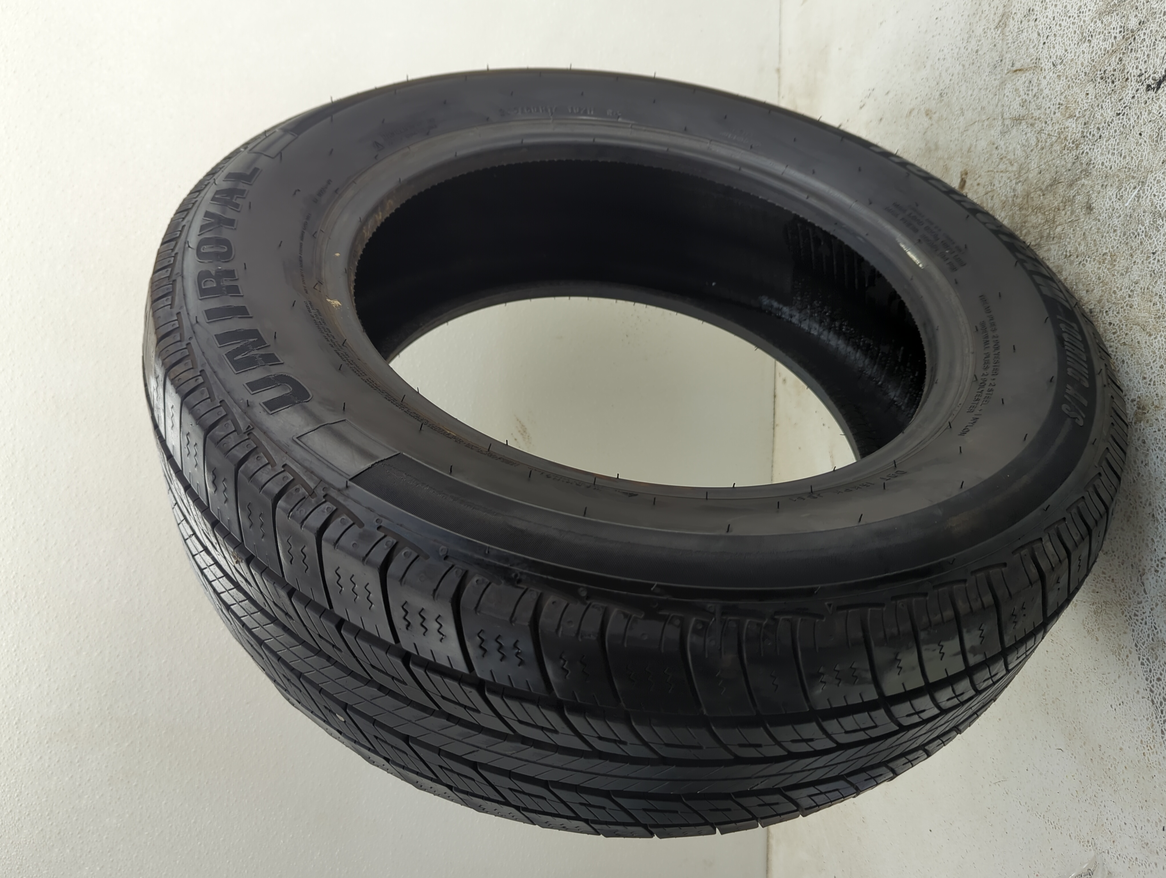 Used Tire 235/60R17 UNIROYAL TIGER PAW TOURING A/S 102H - Tread Depth 10/32 - Oemusedautoparts1.com
