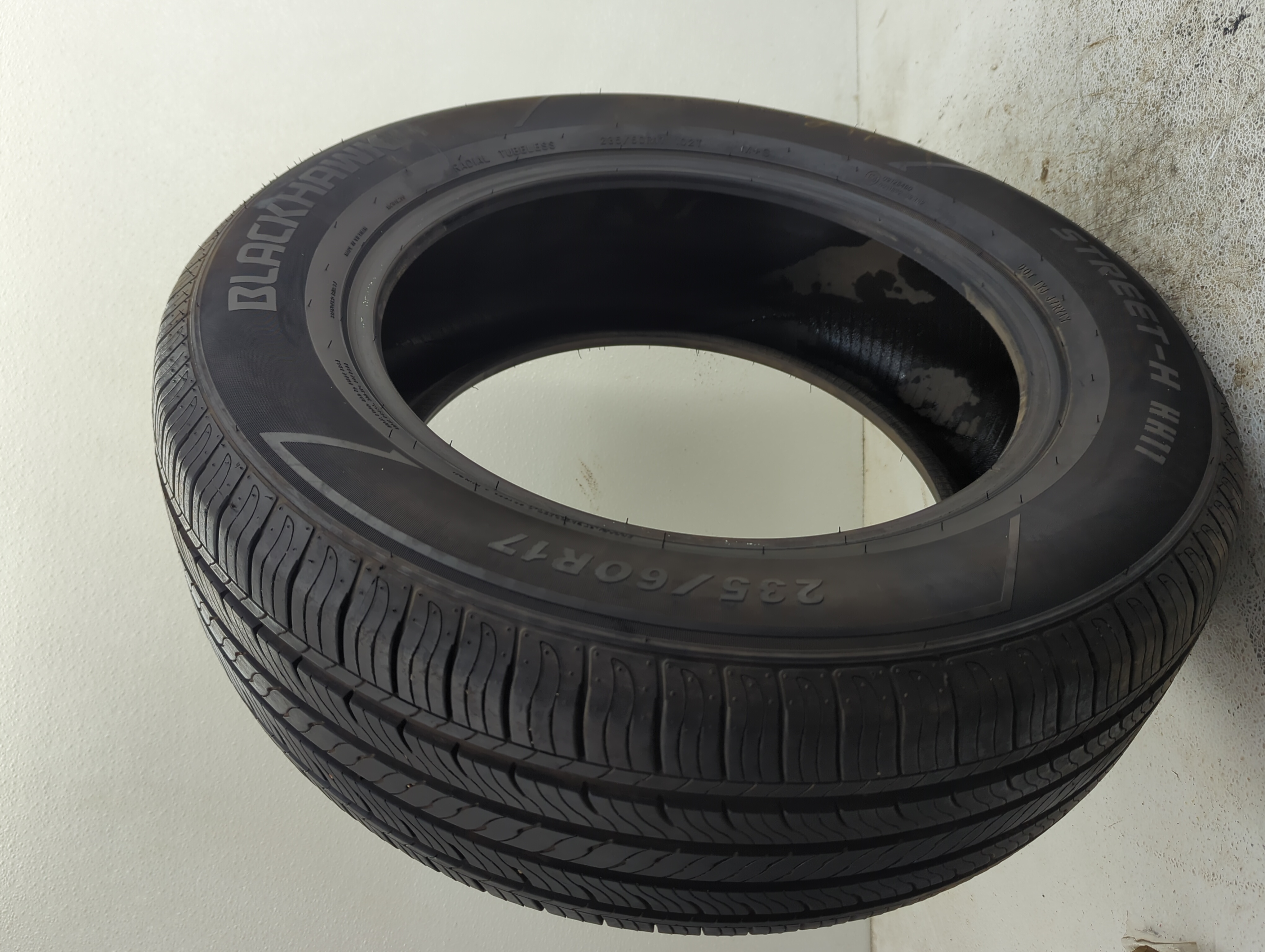 Used Tire 235/60R17 BLACKHAWK STREET-H 102T - Tread Depth 5/32 - Oemusedautoparts1.com