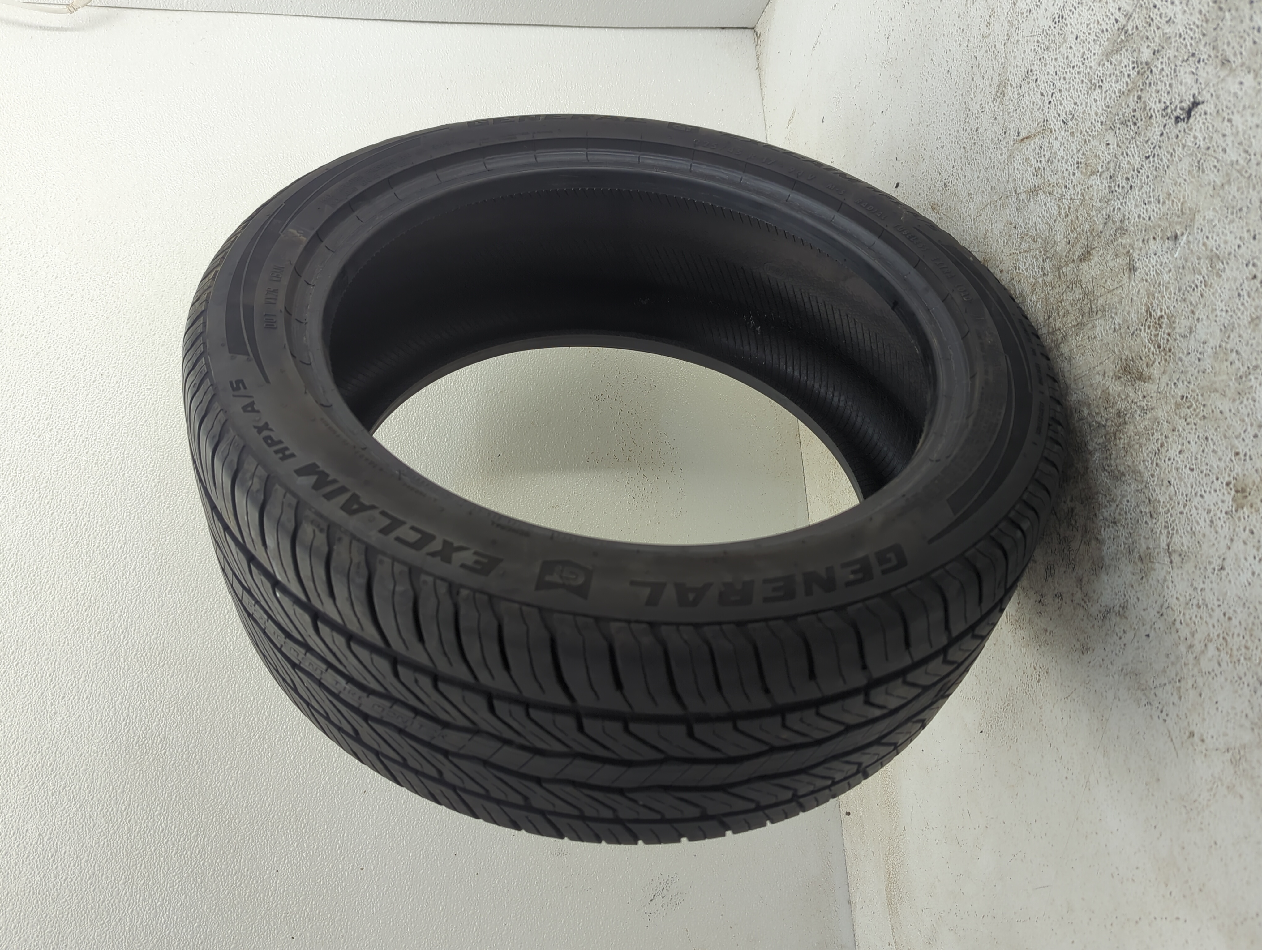 Used Tire 225/45R17 GENERAL EXCLAIM HPX A/S 94V - Tread Depth 10/32 - Oemusedautoparts1.com