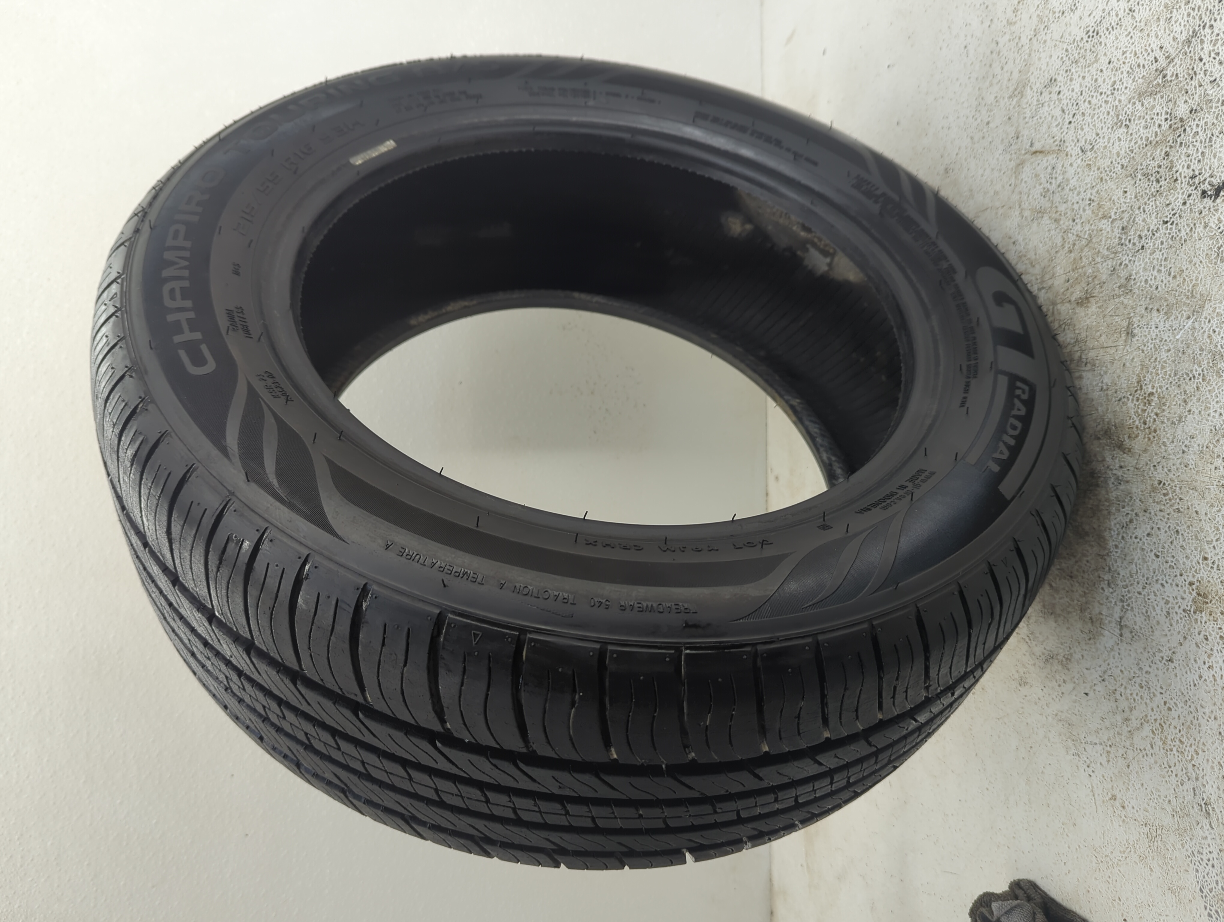 Picture of Used Tire 215/55R16 GT RADIAL CHAMPIRO TOURING A/S 93H - Tread Depth 12/32