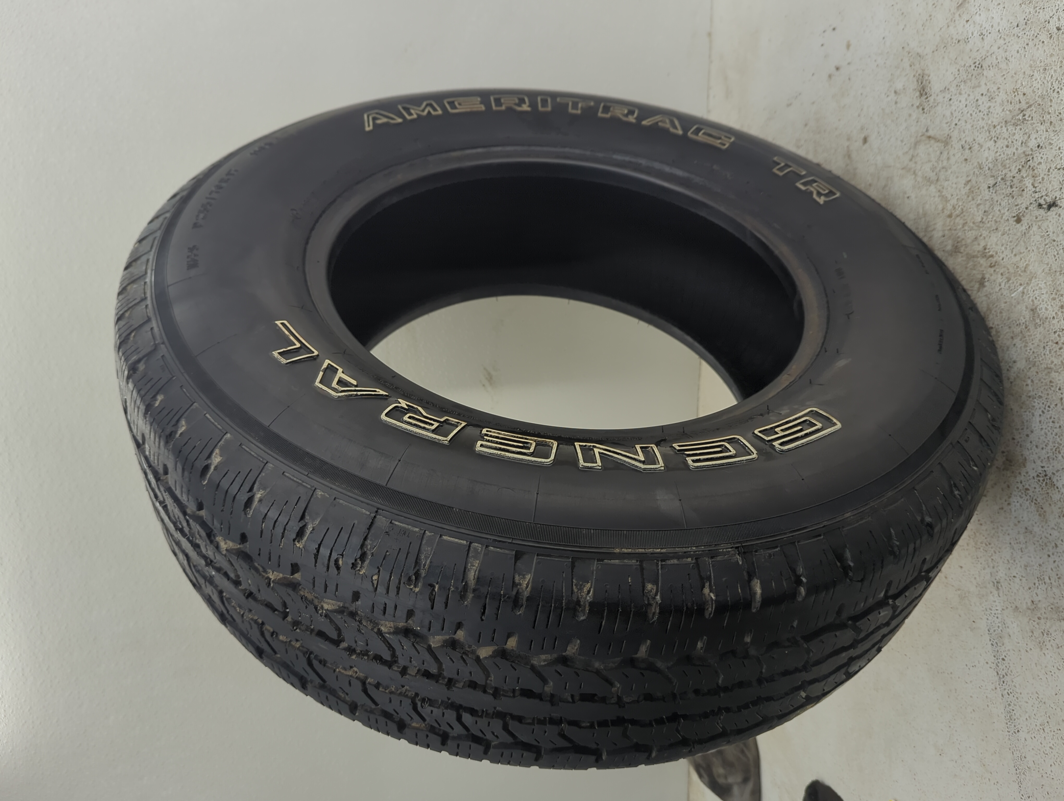 Used Tire 255/70R17 GENERAL AMERITRAC 110S - Tread Depth 12/32 - Oemusedautoparts1.com