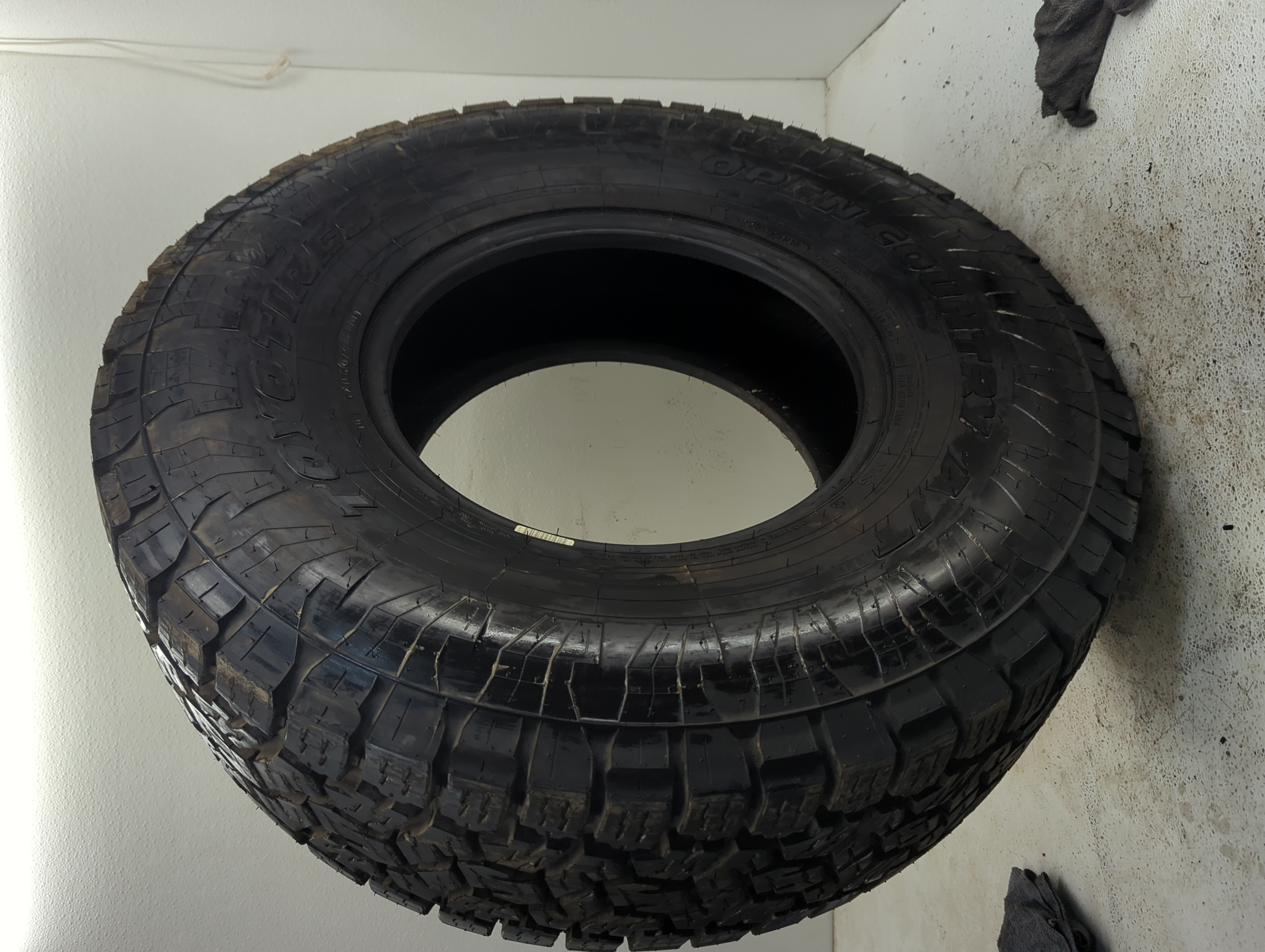 Used Tire LT295/75R16 TOYO TIRES OPEN COUNTRY A/T 128/125R All Terrain - 18/32 - Oemusedautoparts1.com
