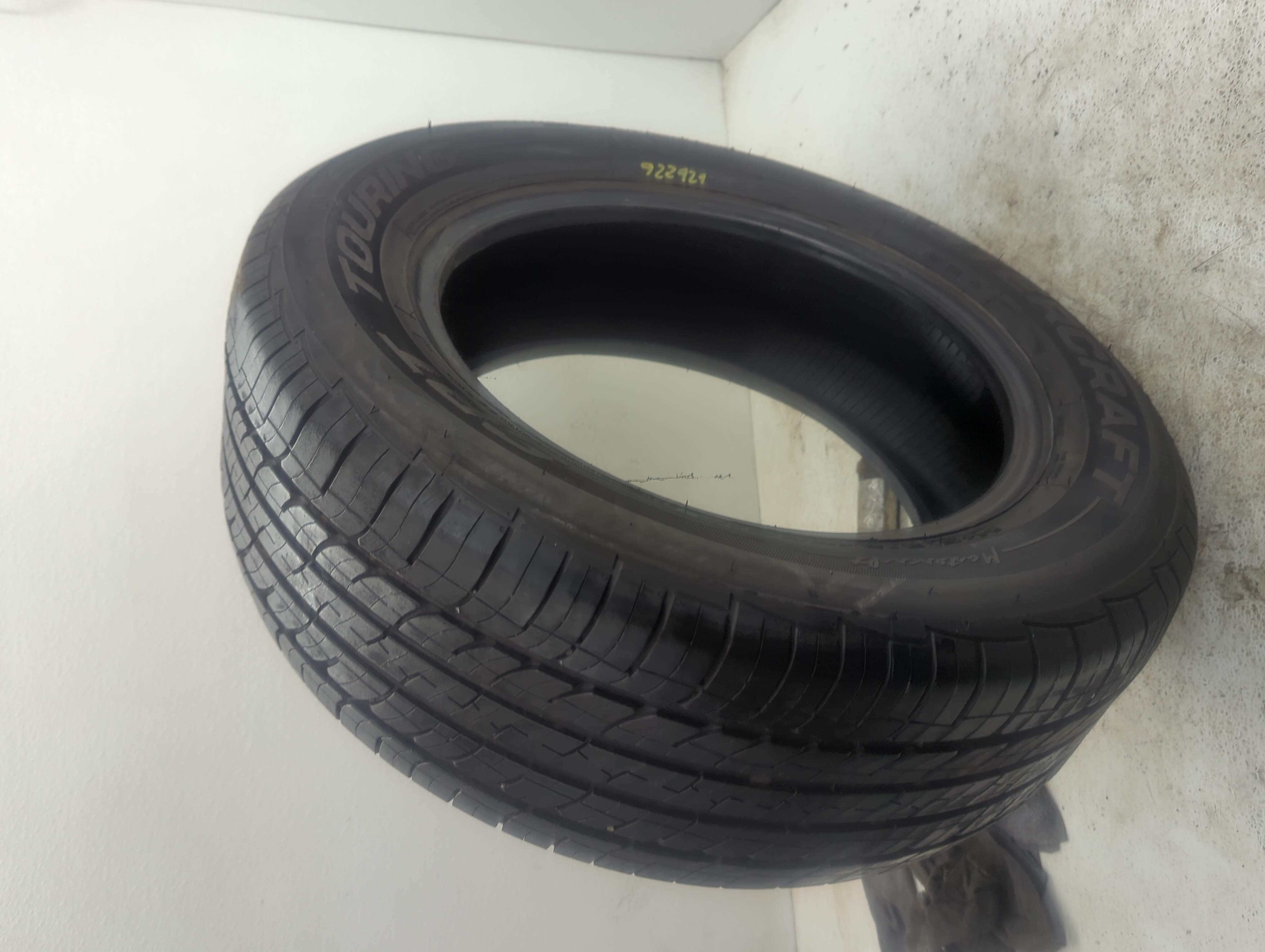 Picture of Used Tire 215/60R16 MASTERCRAFT SRT-TOURING 95V - Tread Depth 9/32