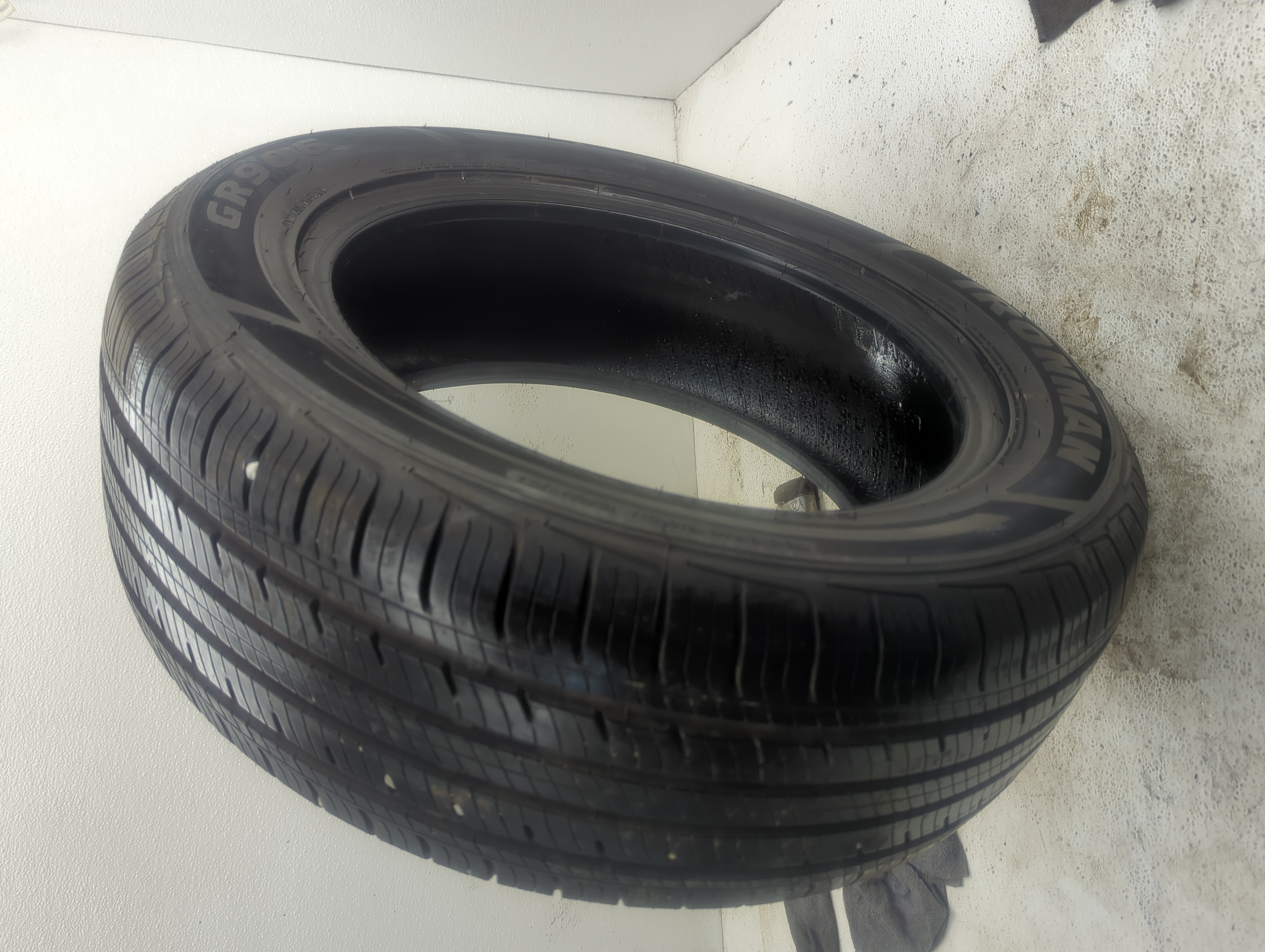 Picture of Used Tire 235/55R17 IRONMAN GR906 99H - Tread Depth 8/32