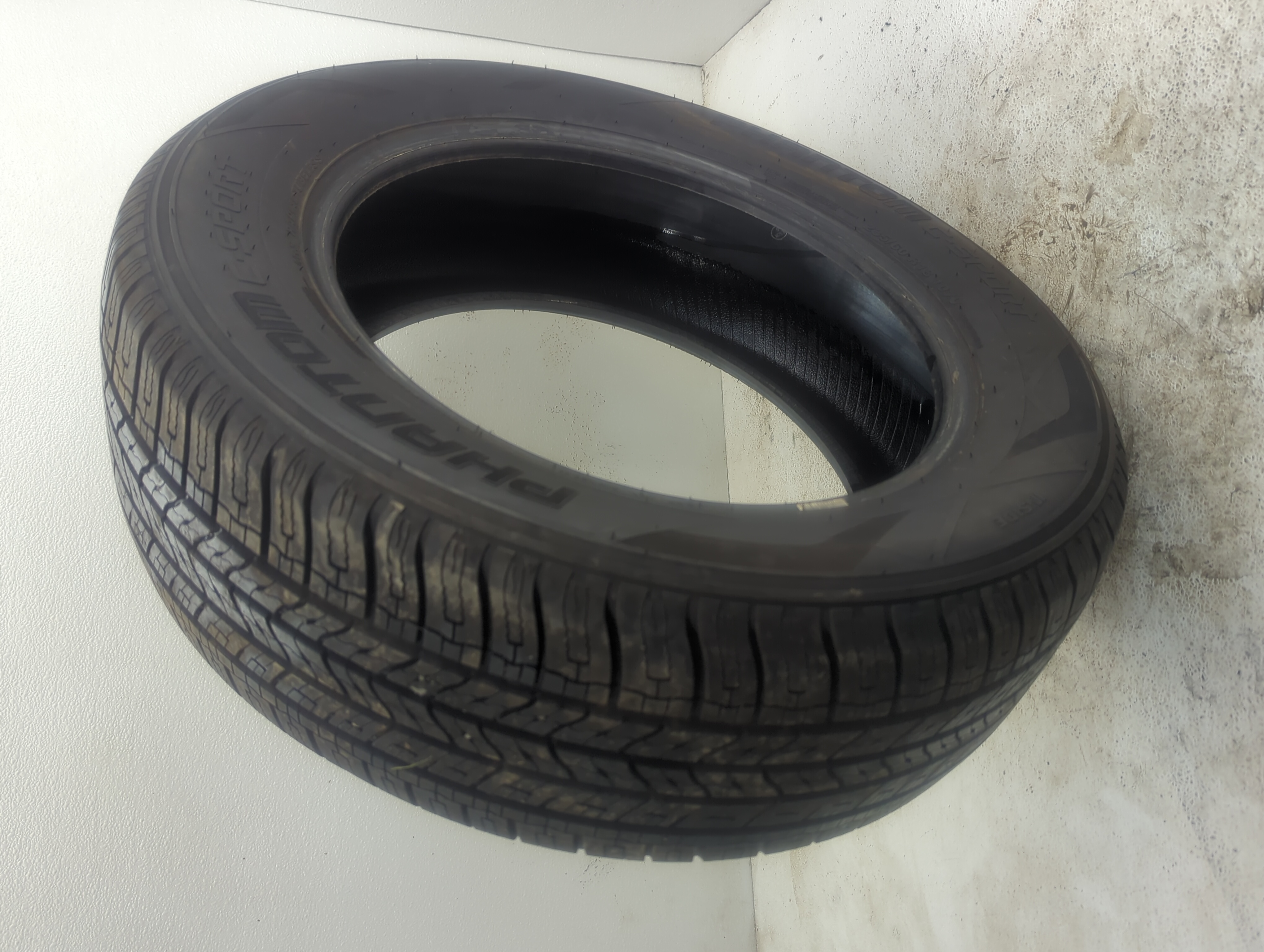 Used Tire 235/60R/18 PHANTOM C-SPORT 107V - Tread Depth 10/32 - Oemusedautoparts1.com