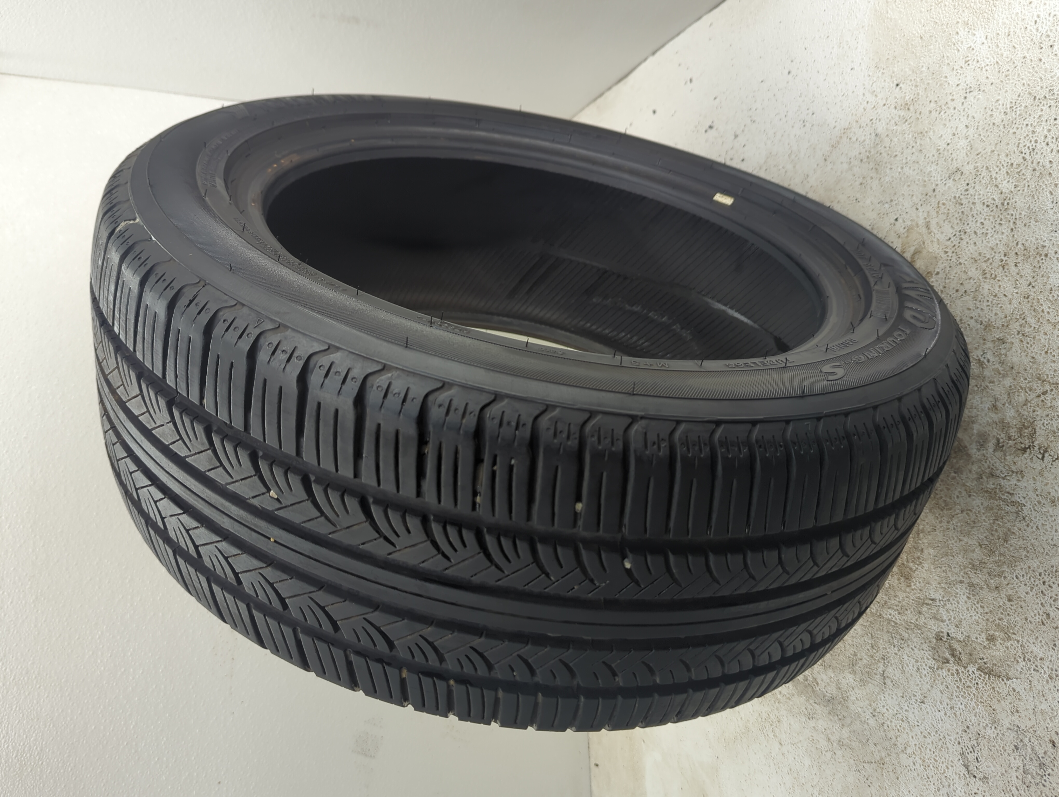 Used Tire 225/50R17 YOKOHAMA ATOURING S VID 94H - Tread Depth 7.5/32 - Oemusedautoparts1.com