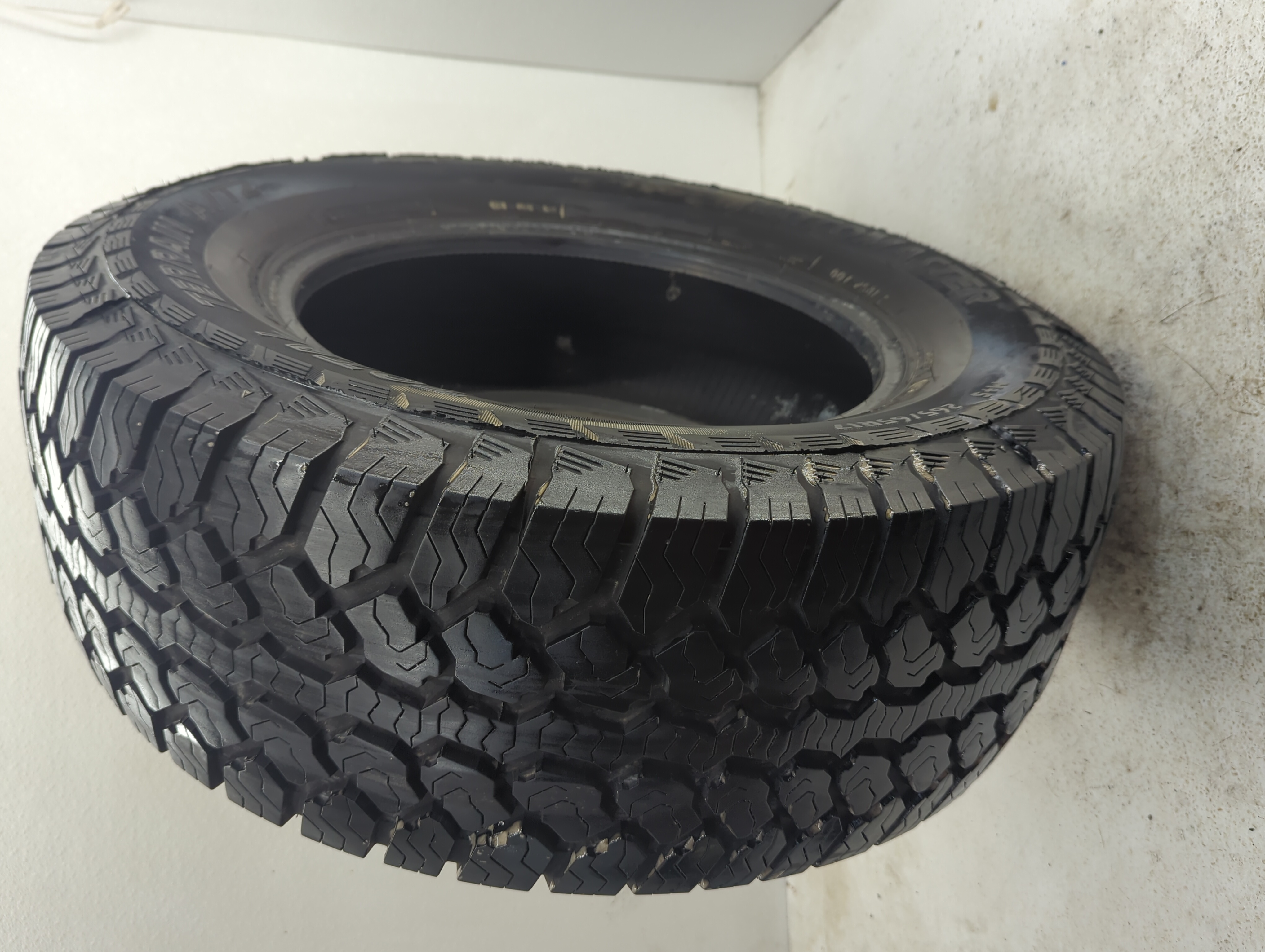 Used Tire 265/65R17 MOTOMASTER TOTAL TERRAIN A/T2 112T - Tread Depth 9.5/32 - Oemusedautoparts1.com