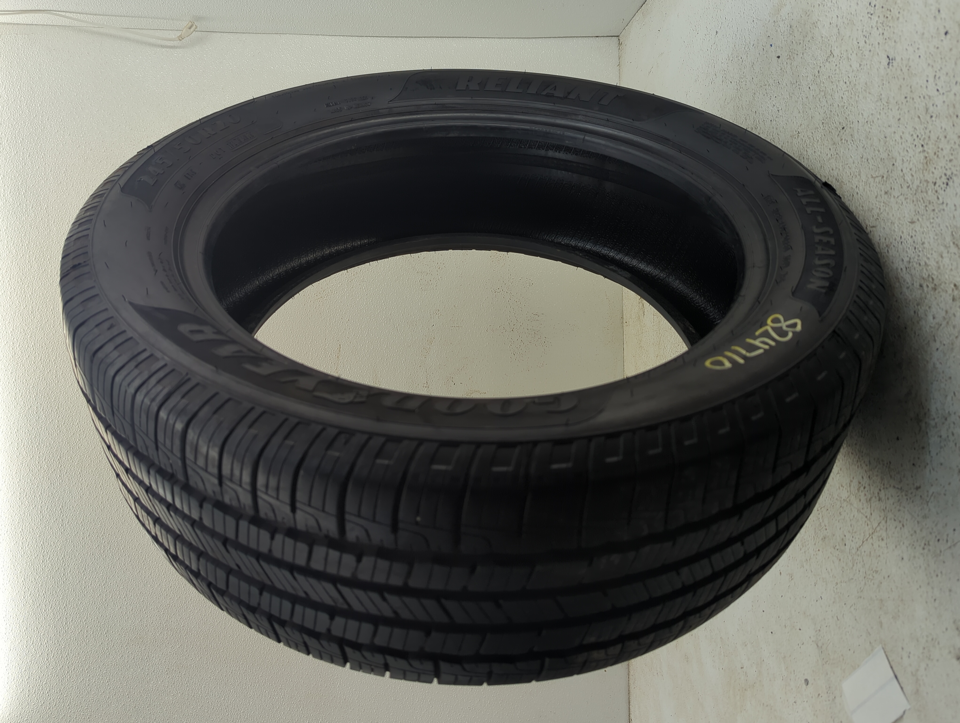 Used Tire 245/50R20 GOODYEAR RELIANT 102V - Tread Depth 10/32 - Oemusedautoparts1.com