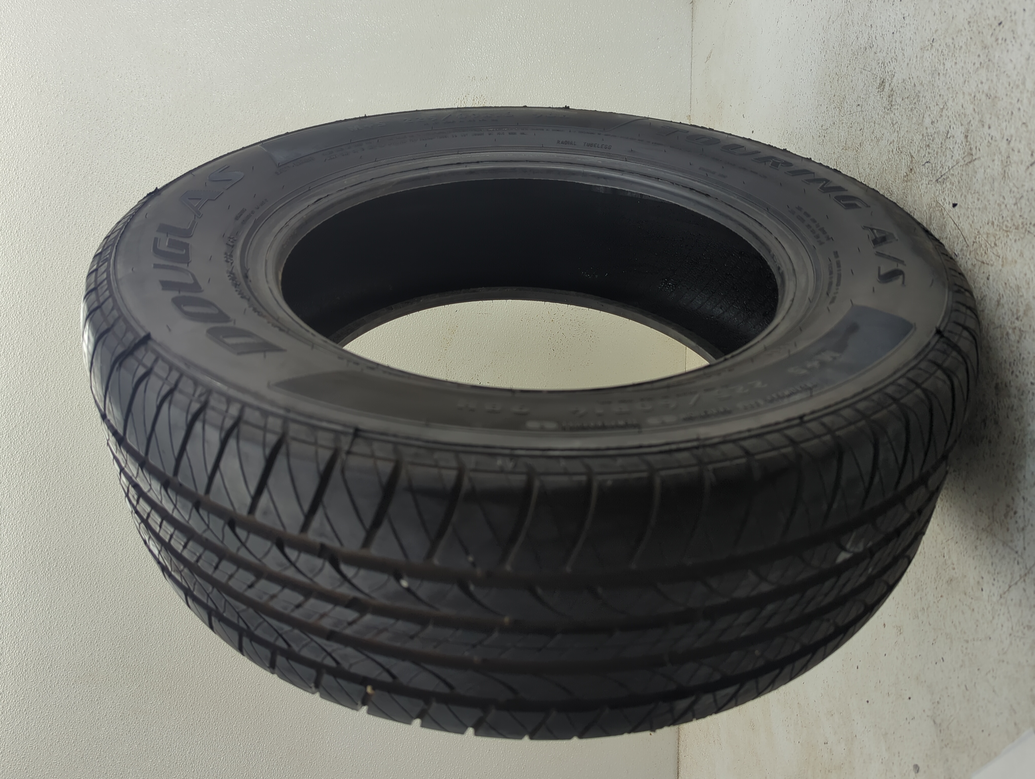 Used Tire 225/60R16 DOUGLAS TOURING A/S 98H - Tread Depth 8/32 - Oemusedautoparts1.com