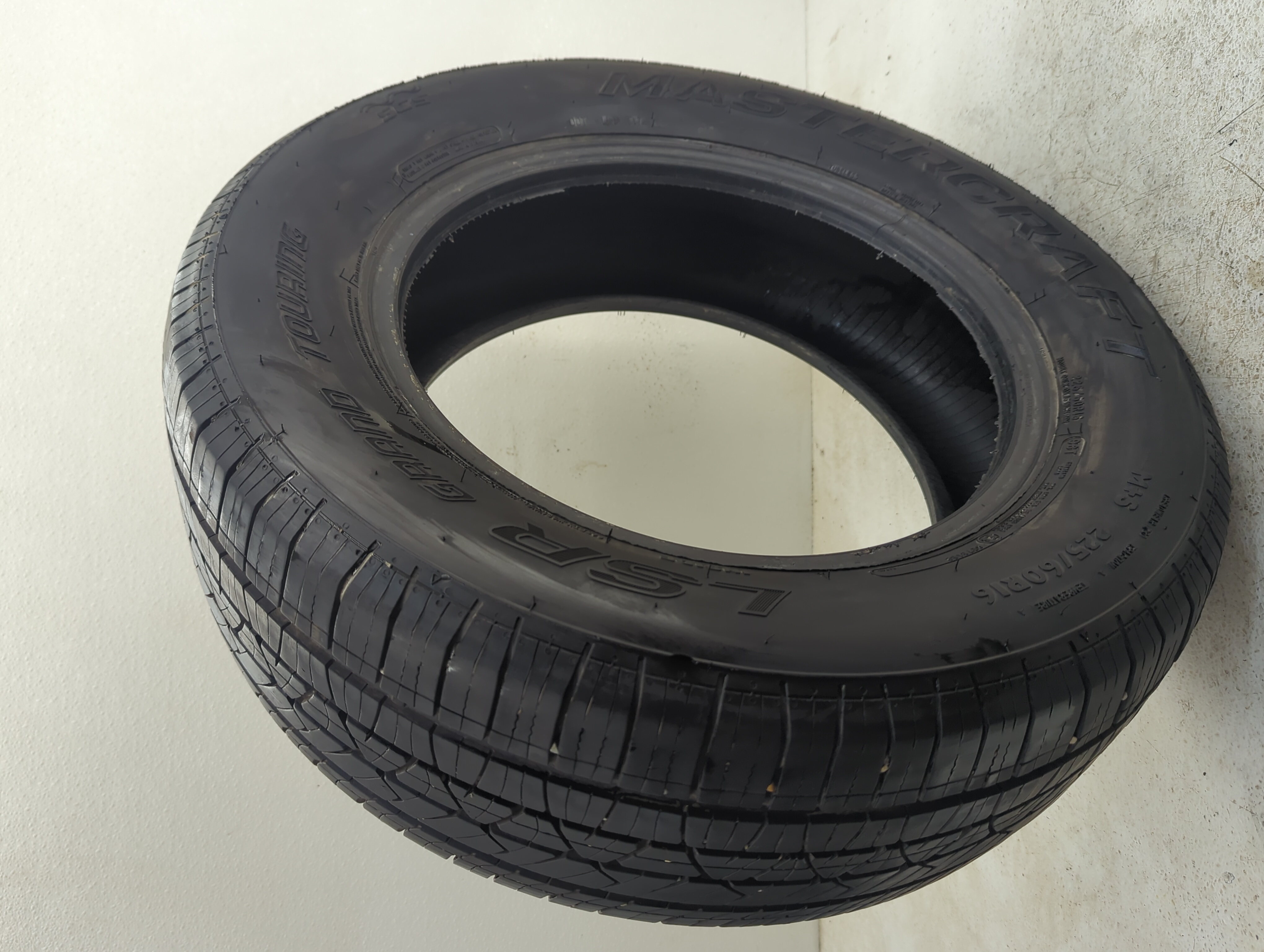 Used Tire 225/60R16 MASTERCRAFT LSR GRAND TOURING 98T - Tread Depth 9/32 - Oemusedautoparts1.com