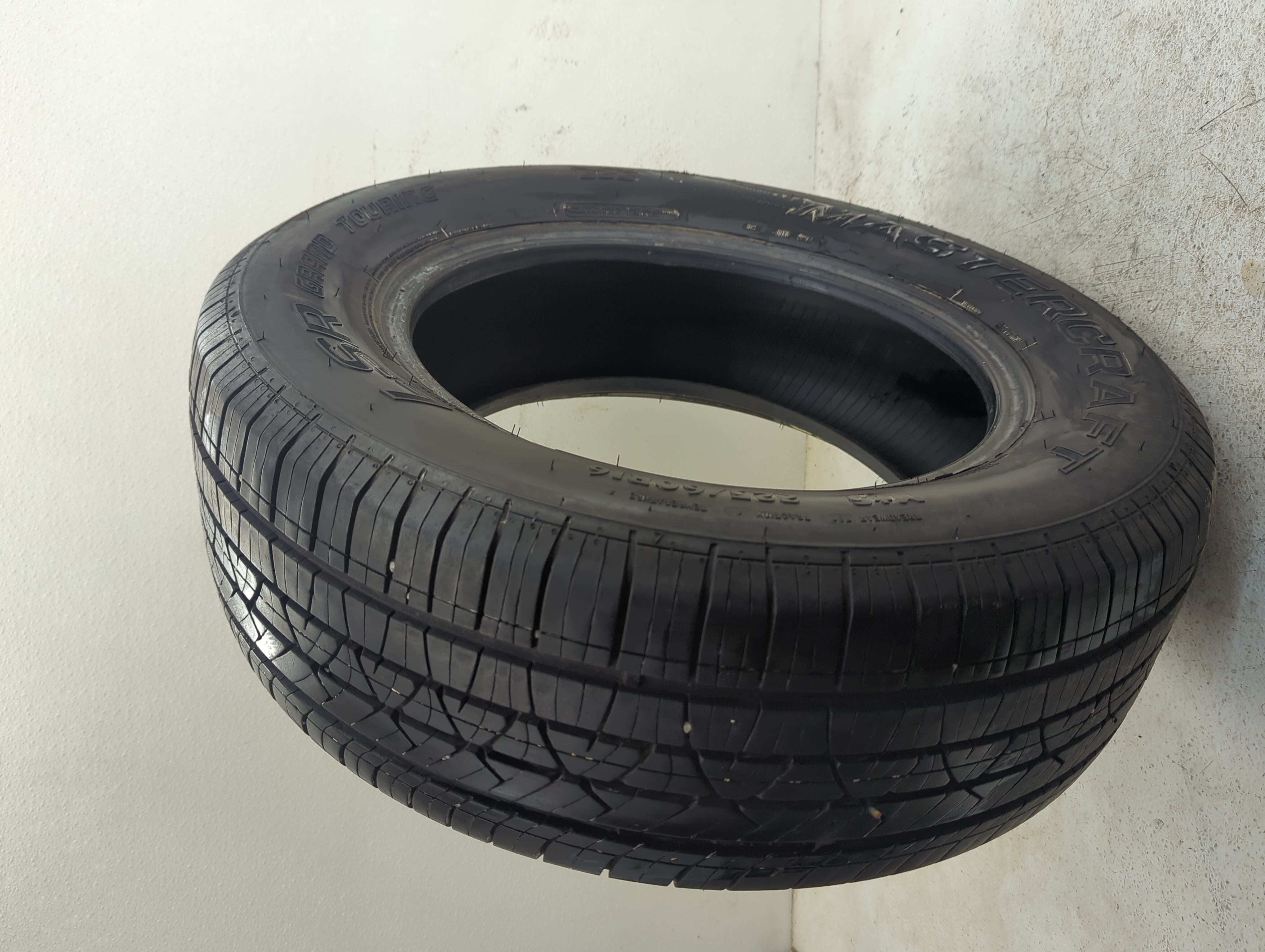 Used Tire 225/60R16 MASTERCRAFT LSR GRAND TOURING 98T - Tread Depth 9/32 - Oemusedautoparts1.com