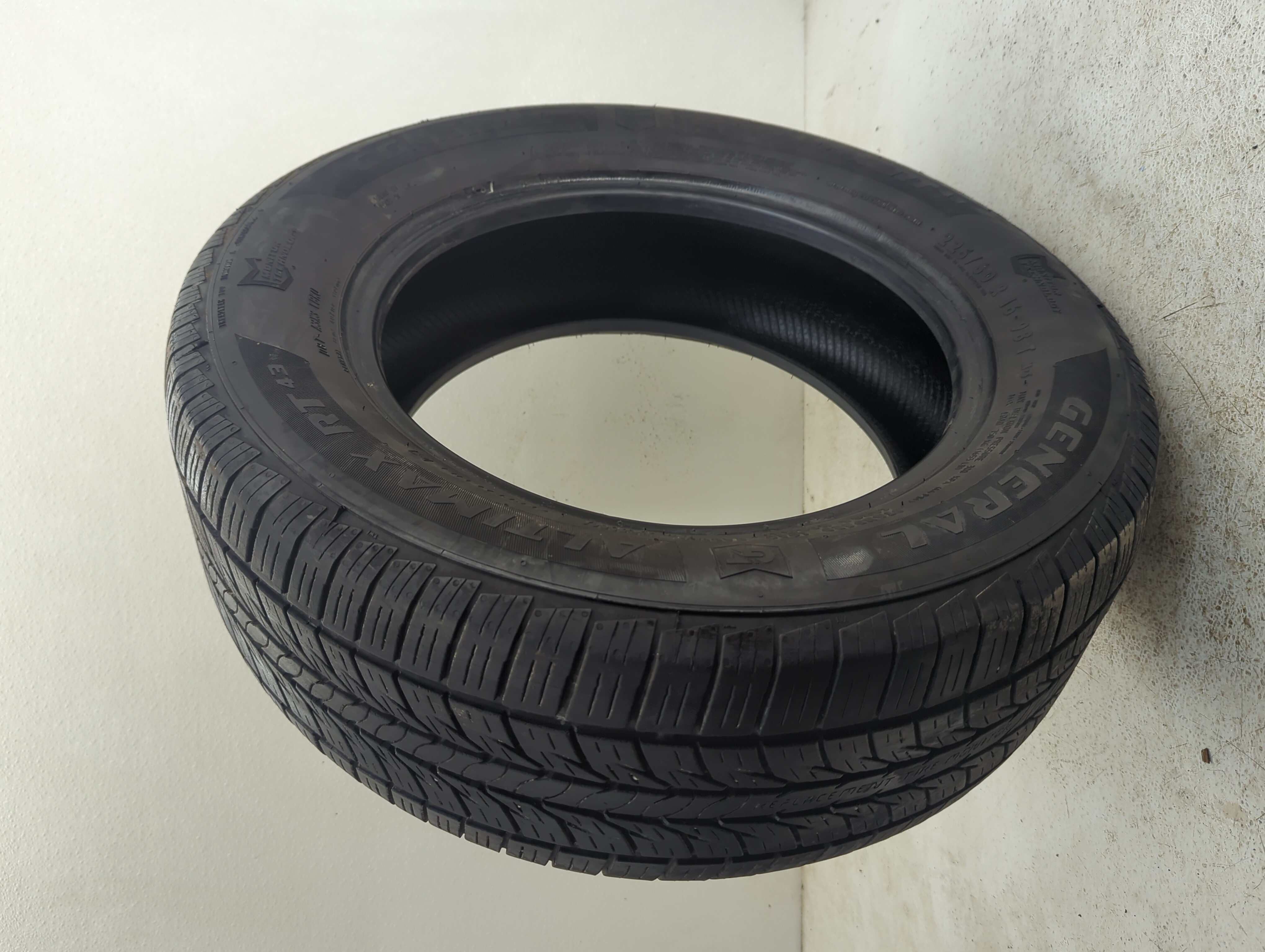 Used Tire 225/60R16 GENERAL ALTIMAX RT43 98T - Tread Depth 6/32 - Oemusedautoparts1.com