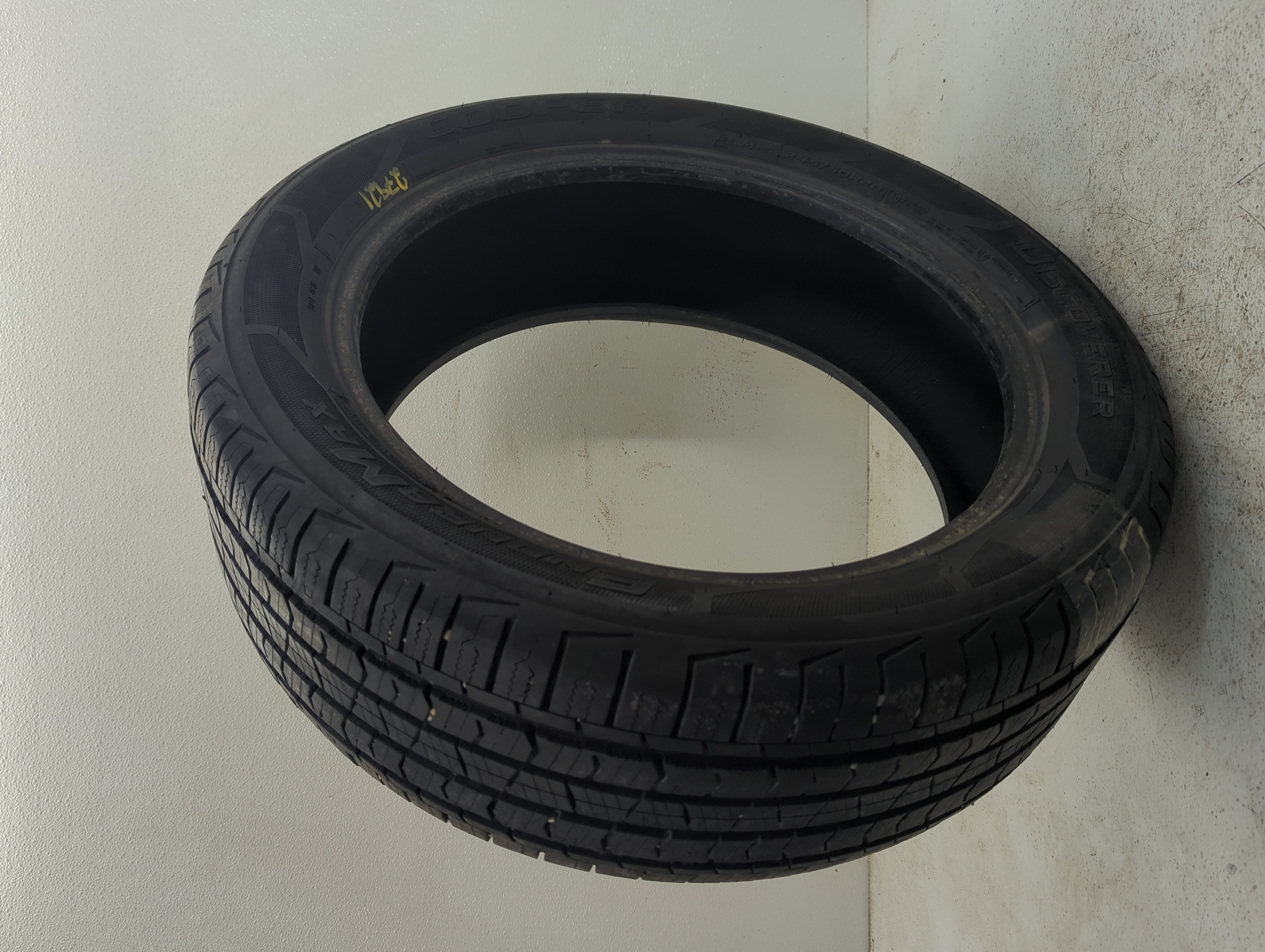 Used Tire 245/50R20 COOPER ENDURAMAX 102T - Tread Depth 8/32 - Oemusedautoparts1.com