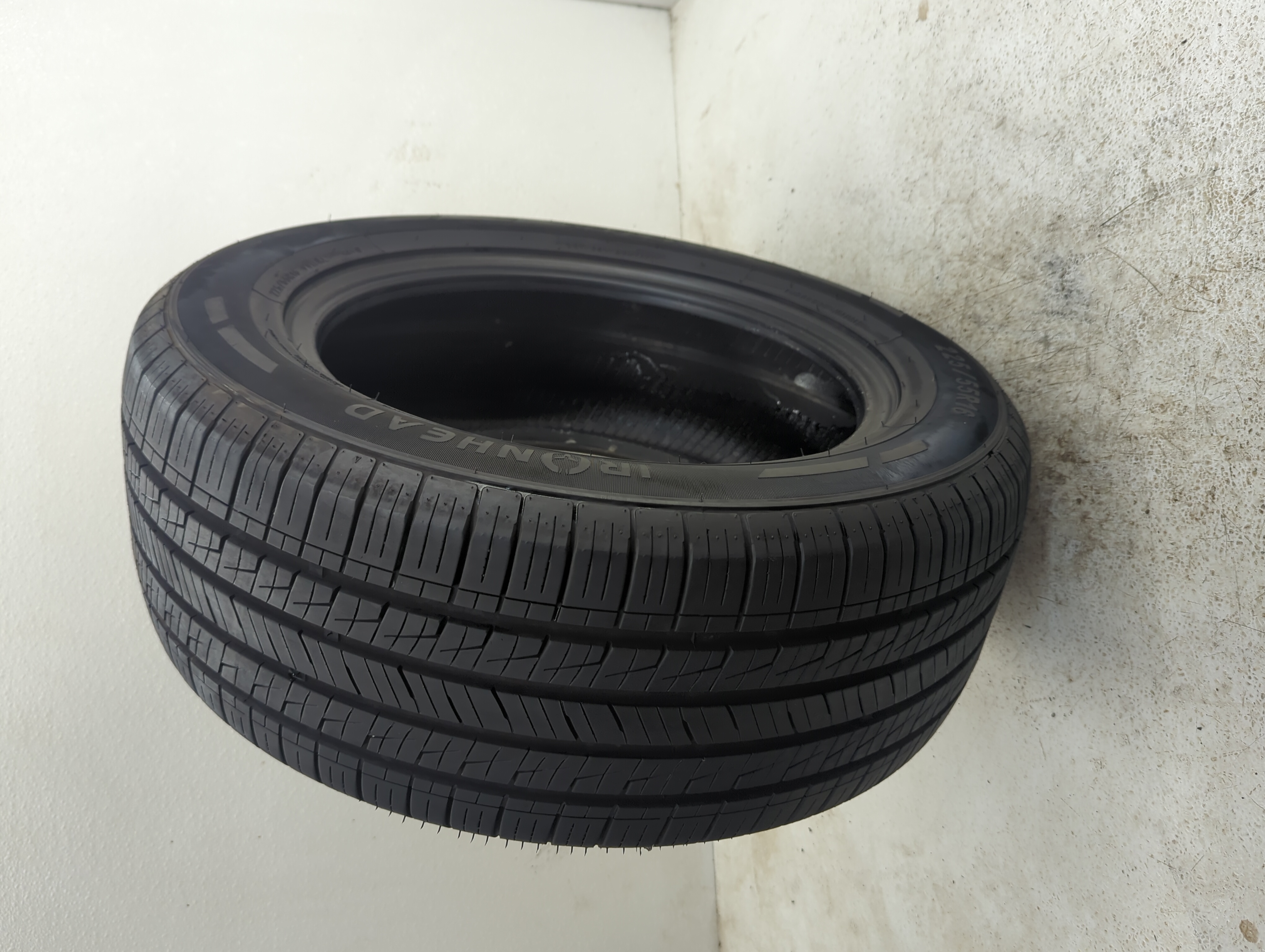 Used Tire 225/55R16 IRONHEAD REFLEX IHO1 99H - Tread Depth 9.5/32 - Oemusedautoparts1.com