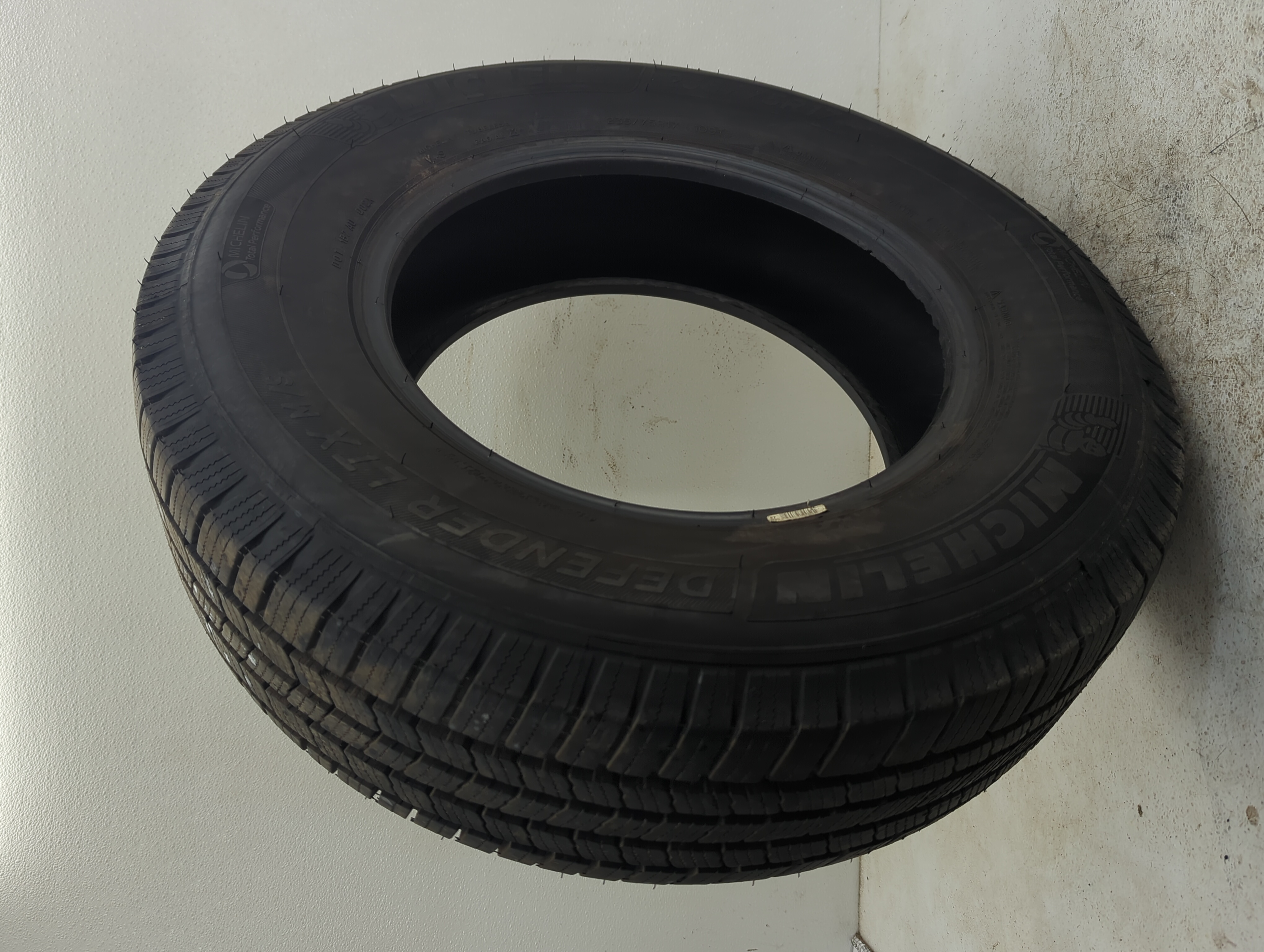 Used Tire 235/75R17 MICHELIN DEFENDER LTX M/S 109T - Tread Depth 11/32 - Oemusedautoparts1.com