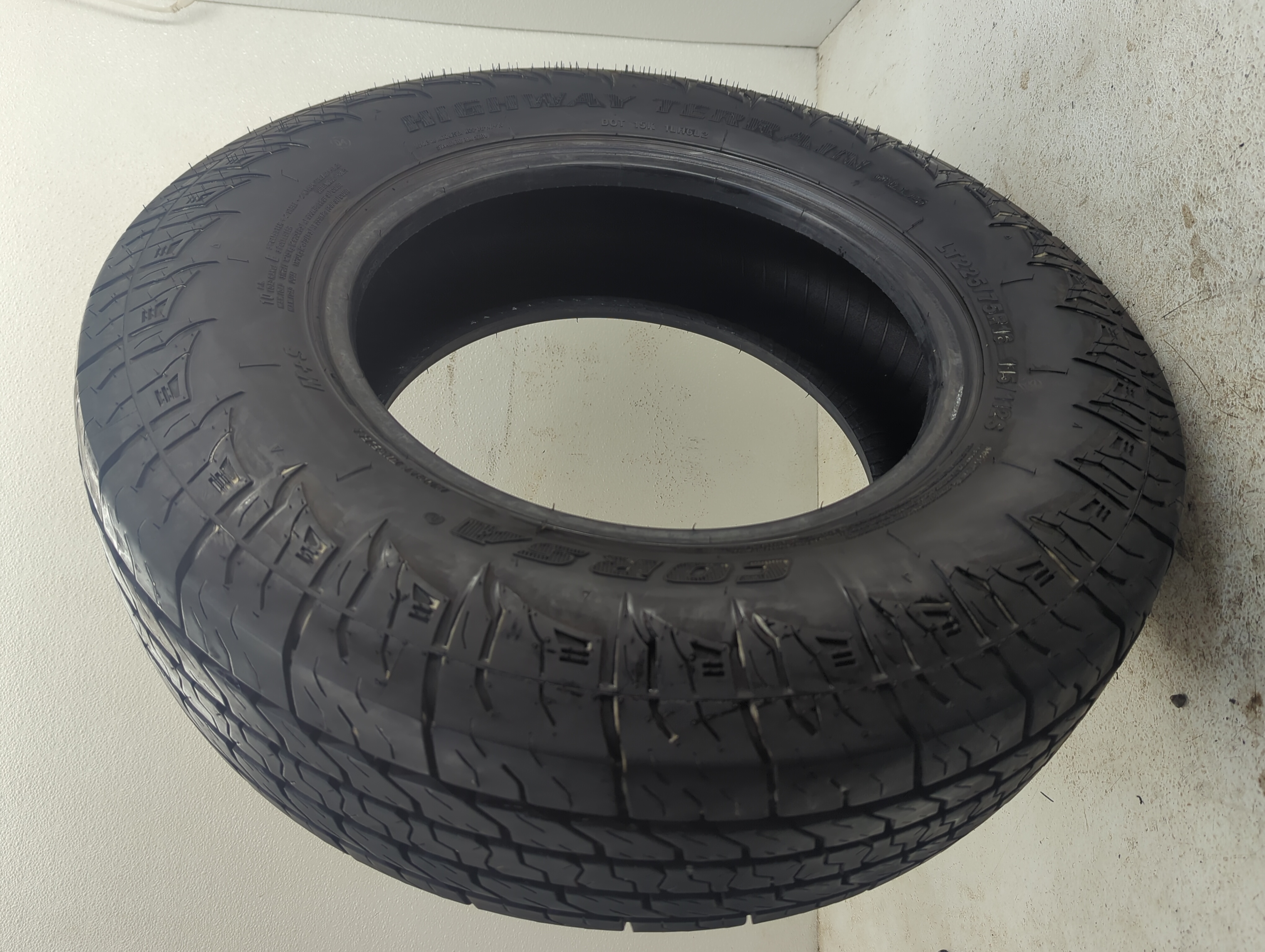 Picture of Used Tire LT225/75R16 CORSA HIGHWAY TERRAIN 115/112S - Tread Depth 11.5/32