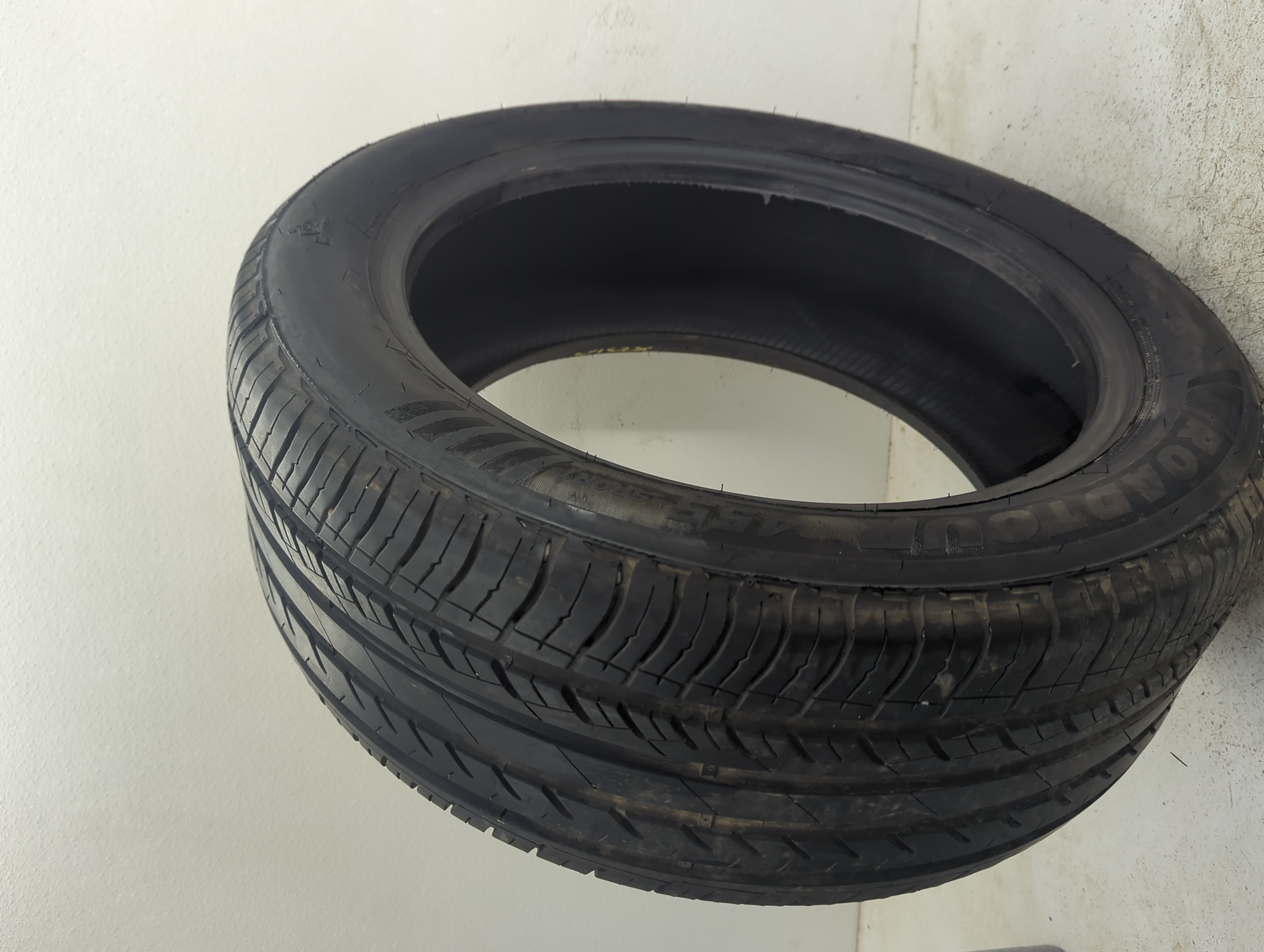 Used Tire 235/50R18 ROADTOUR HERCULES 97V - Tread Depth 8/32 - Oemusedautoparts1.com