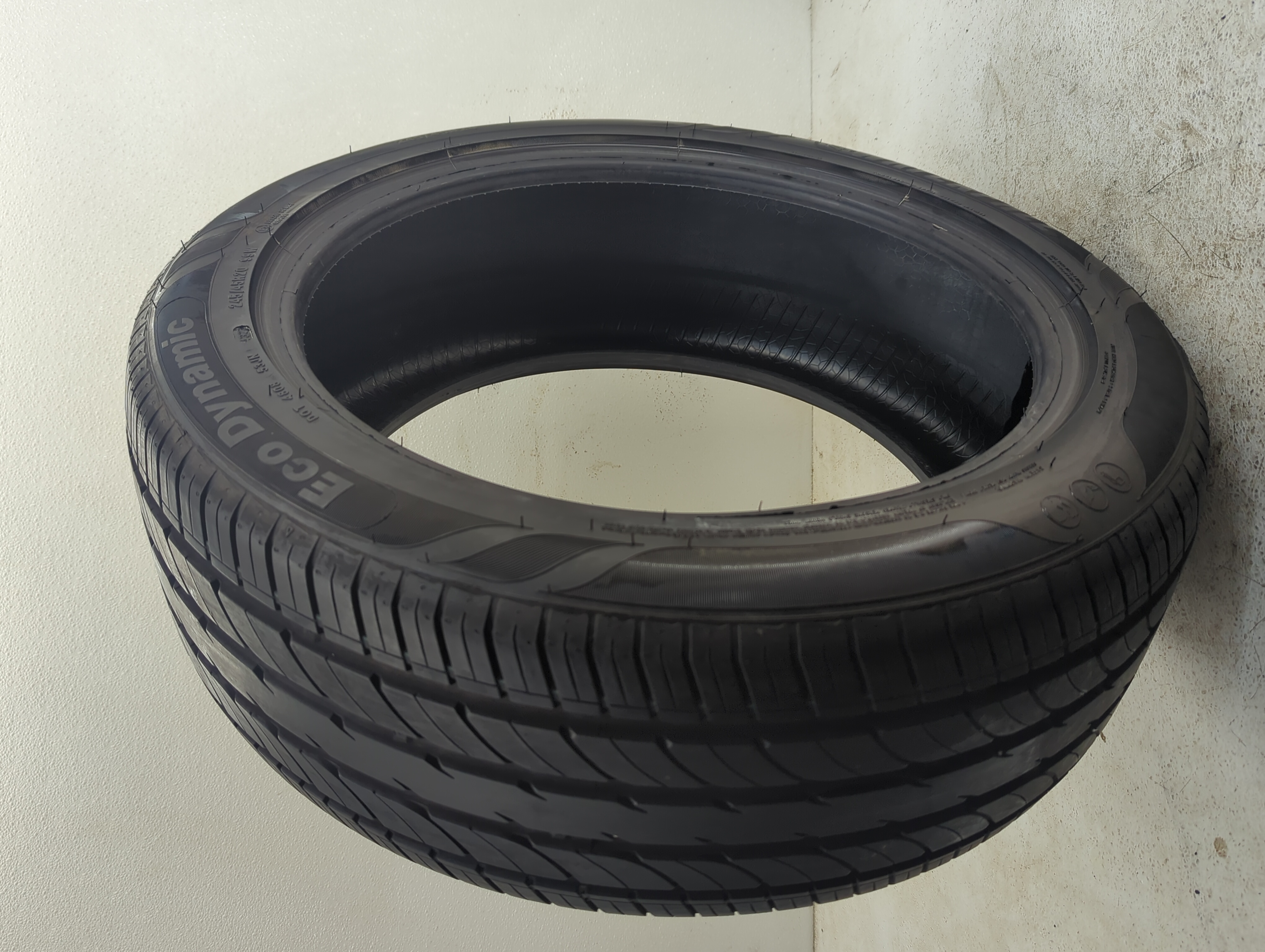 Picture of Used Tire 245/45R20 WATERFALL ECO DYNAMIC 99W - Tread Depth 6.5/32