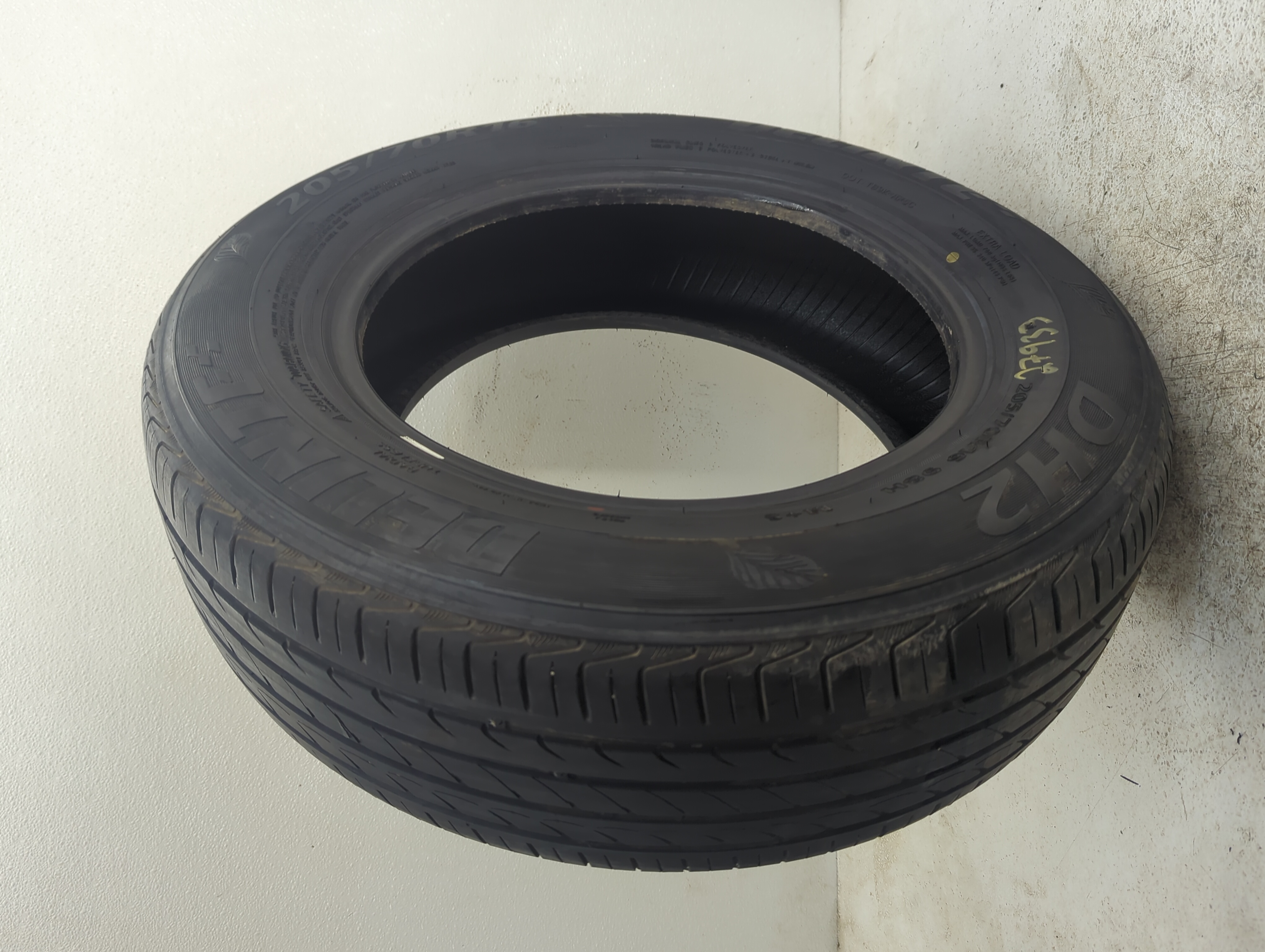 Picture of Used Tire 205/70R16 DELINTE DH2 98H - Tread Depth 6.5/32