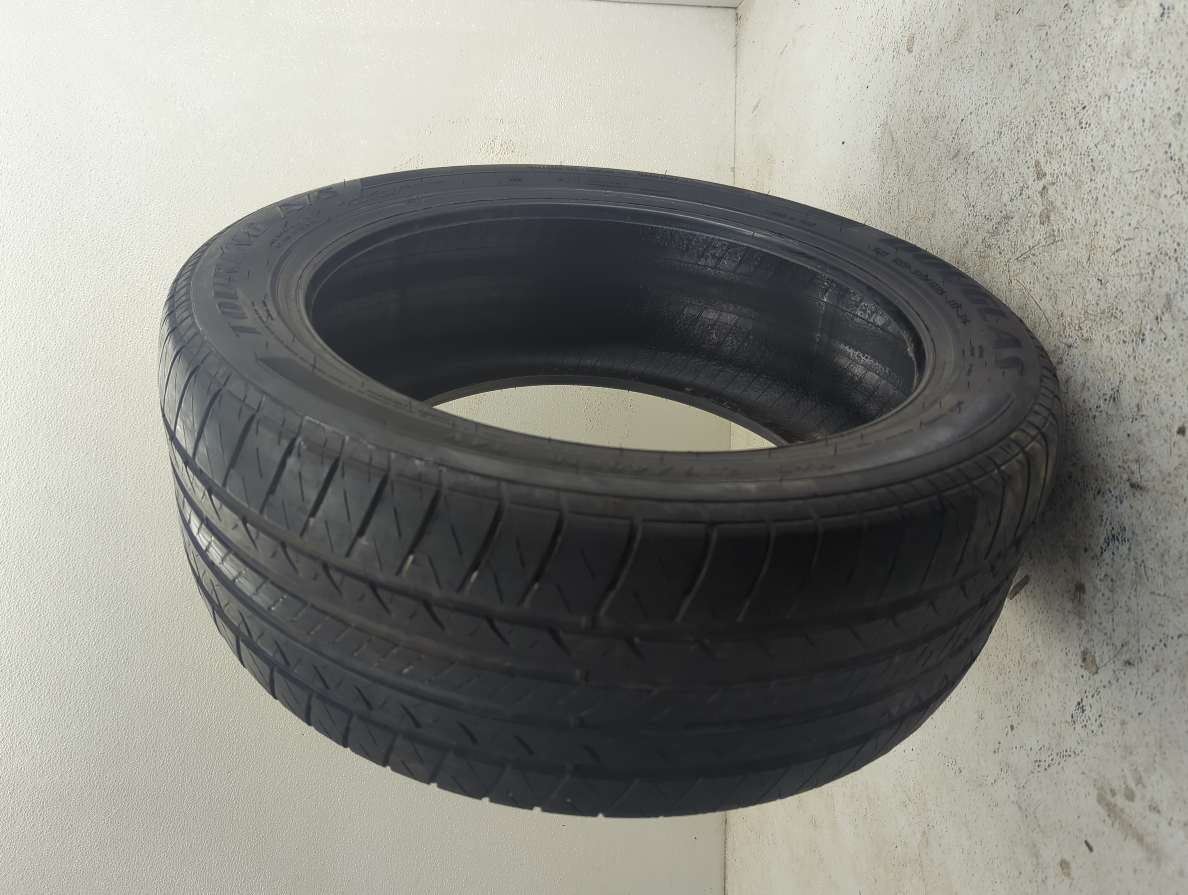 Picture of Used Tire 235/45R18 DOUGLAS TOURING 94V - Tread Depth 7/32