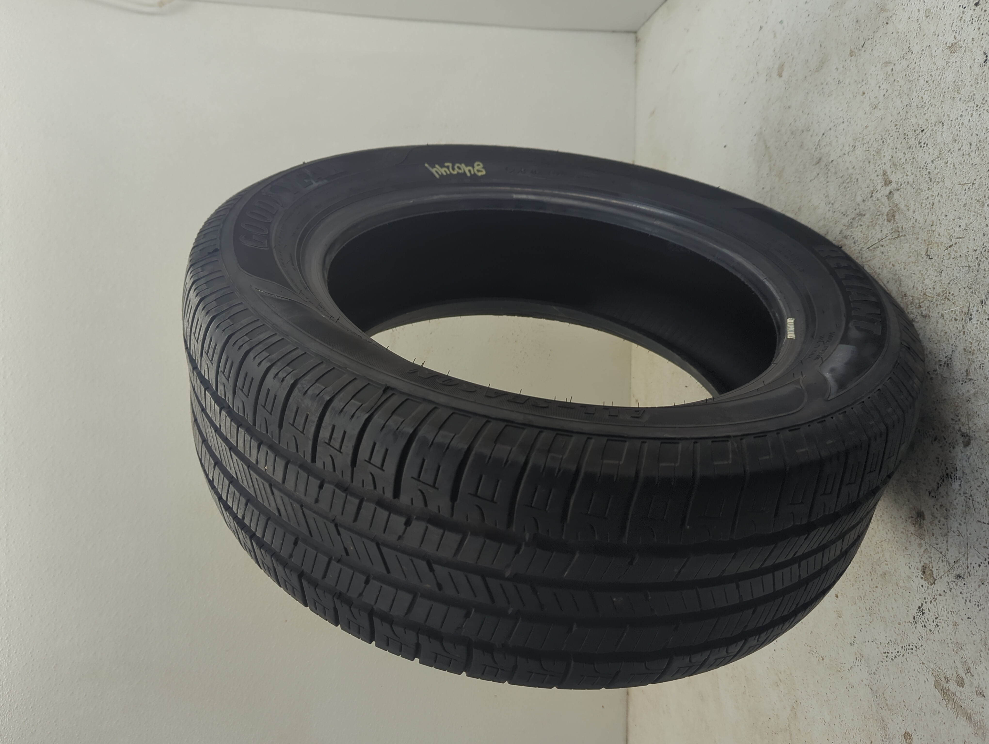 Used Tire 225/55R17 GOOD YEAR RELIANT 97V - Tread Depth 7.5/32 - Oemusedautoparts1.com