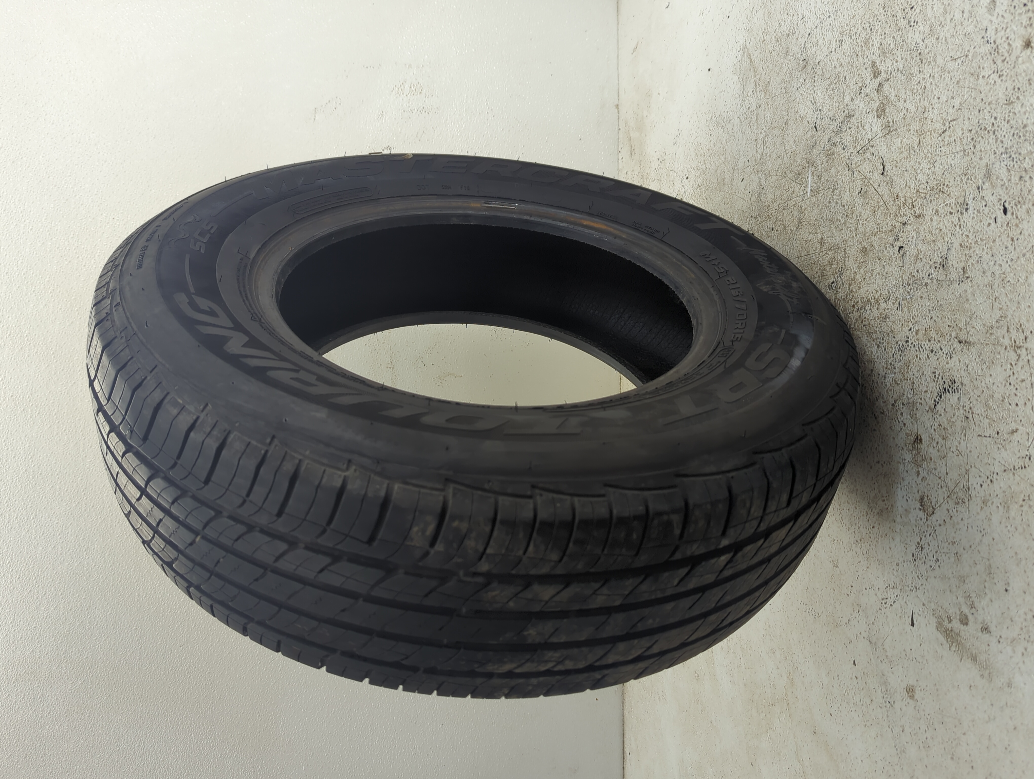 Picture of Used Tire 215/70R15 MASTERCRAFT SRT TOURING 98T - Tread Depth 7/32